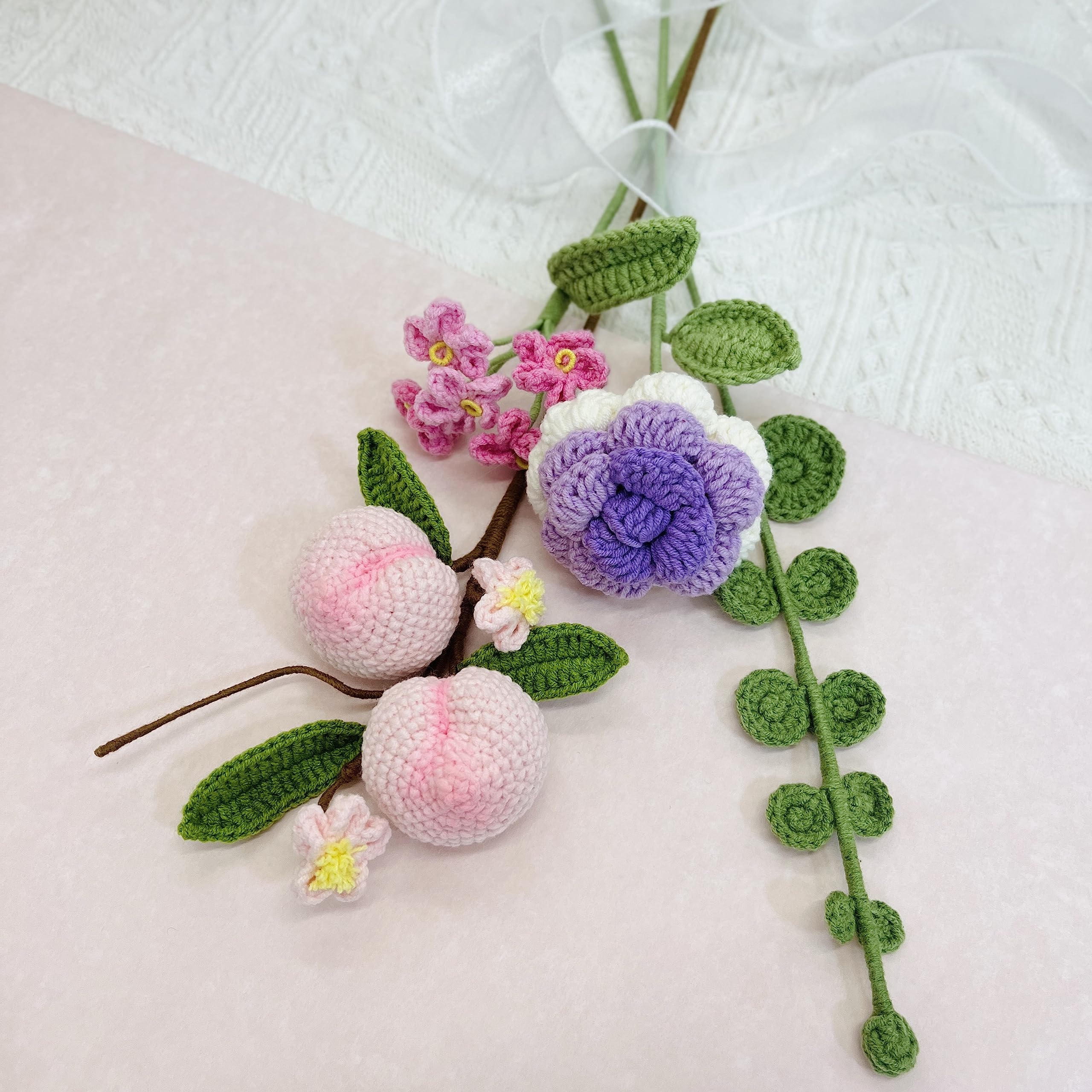 Amazon｜JOMODECOR 手作りローズ モモ果物 毛糸の花束 勿忘草 