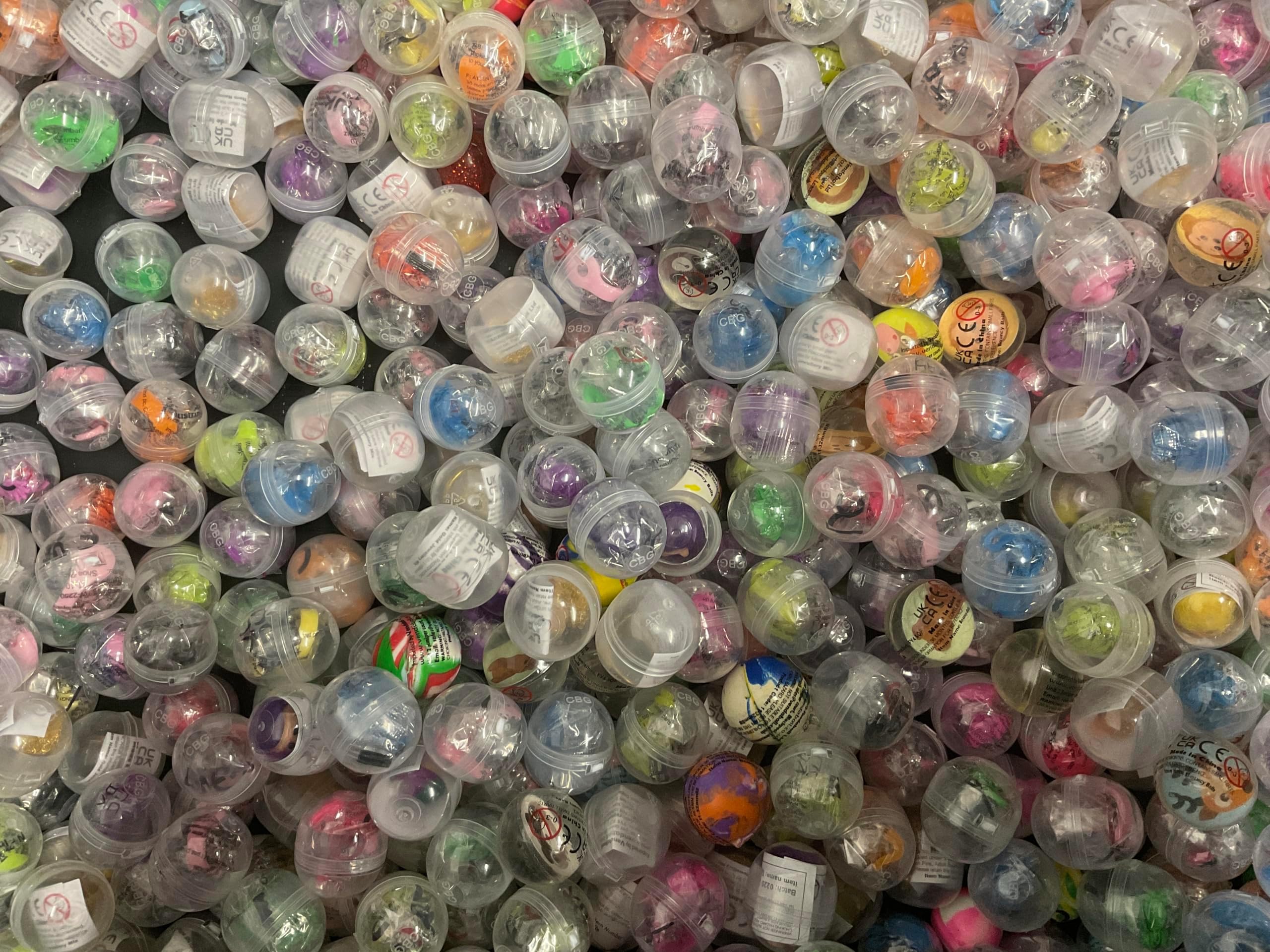 MVS Wholesale30 Small Multicolour Plastic Sphere Toy Capsules, Assorted Pocket Money Toys, Party Bag Fillers, Easter Egg Hunt, Birthday Parties, Piñata's