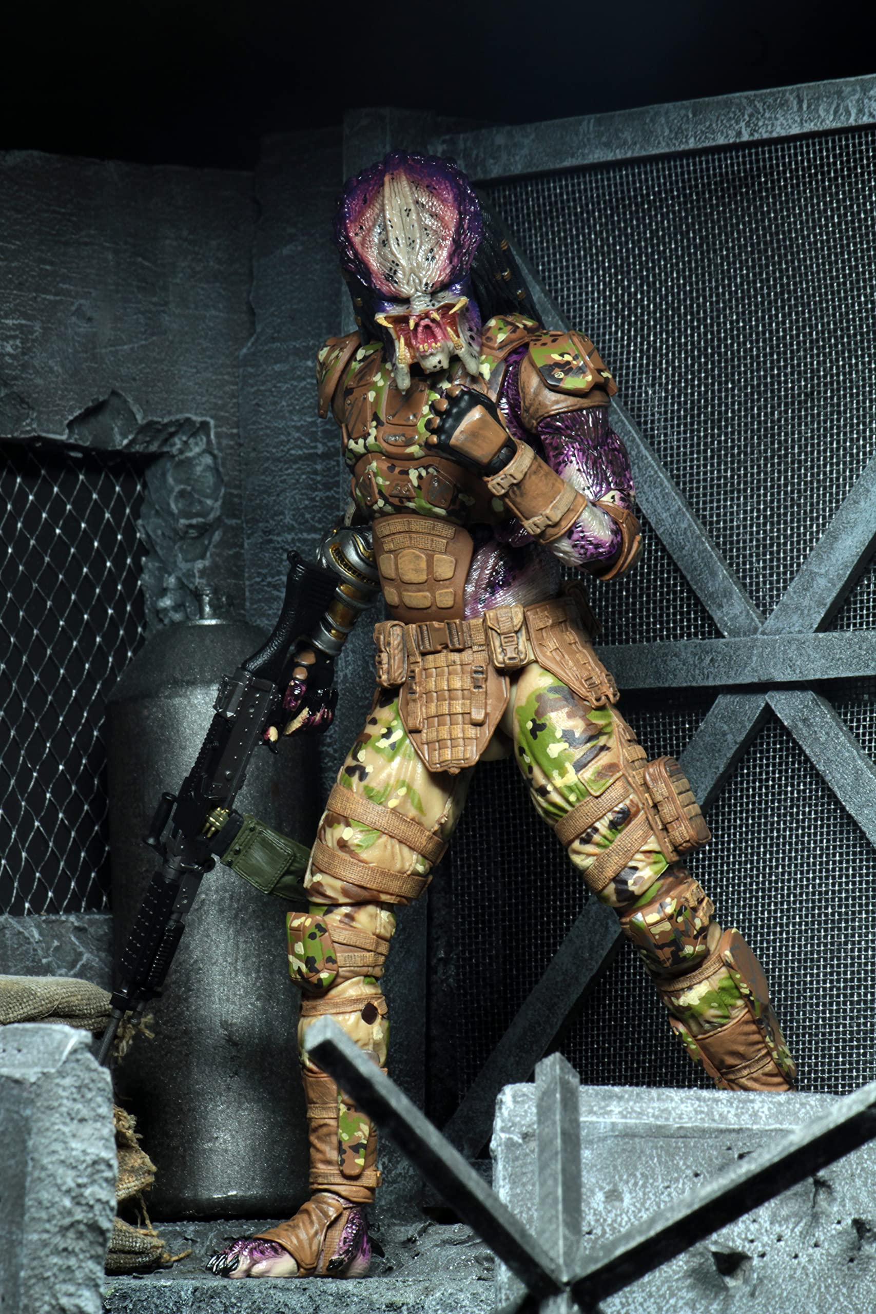 Figura de Acción NECA Fugitive Predator