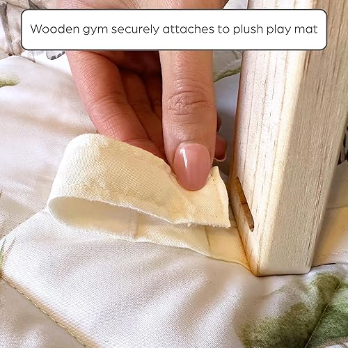 Miniatura 4 de Montessori - Gimnasio y tapete de madera para bebés, pino FSC de calidad reliquia, tapete lavable reversible, incluye juguetes colgantes, gimnasio