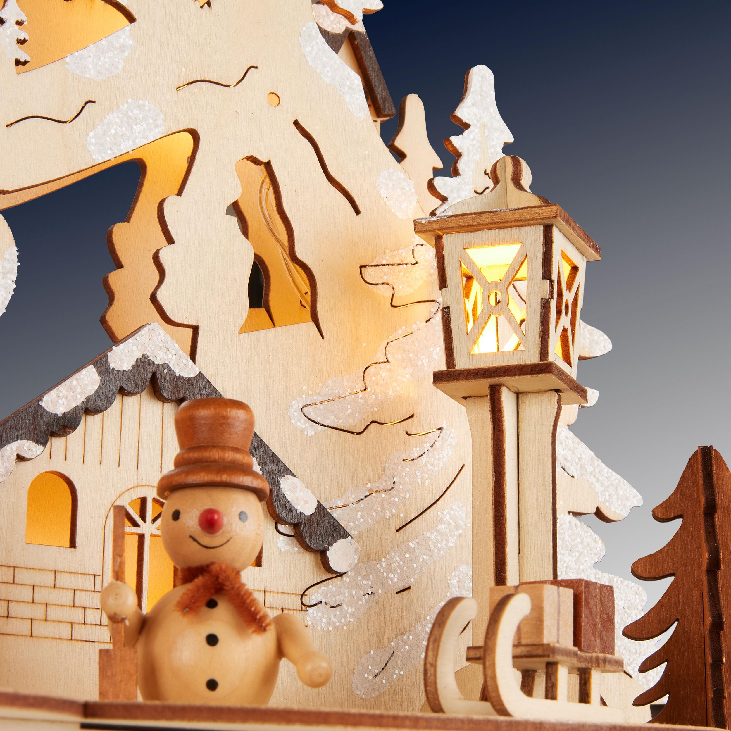 BRUBAKER 3D Lichterbogen - LED Schwibbogen - Dorf in verschneiter Winterlandschaft - Weihnachtsbeleuchtung aus Holz Natur - 27 x 45 x 12 cm - Handbemalte Weihnachtsdeko für Tisch & Fensterbank