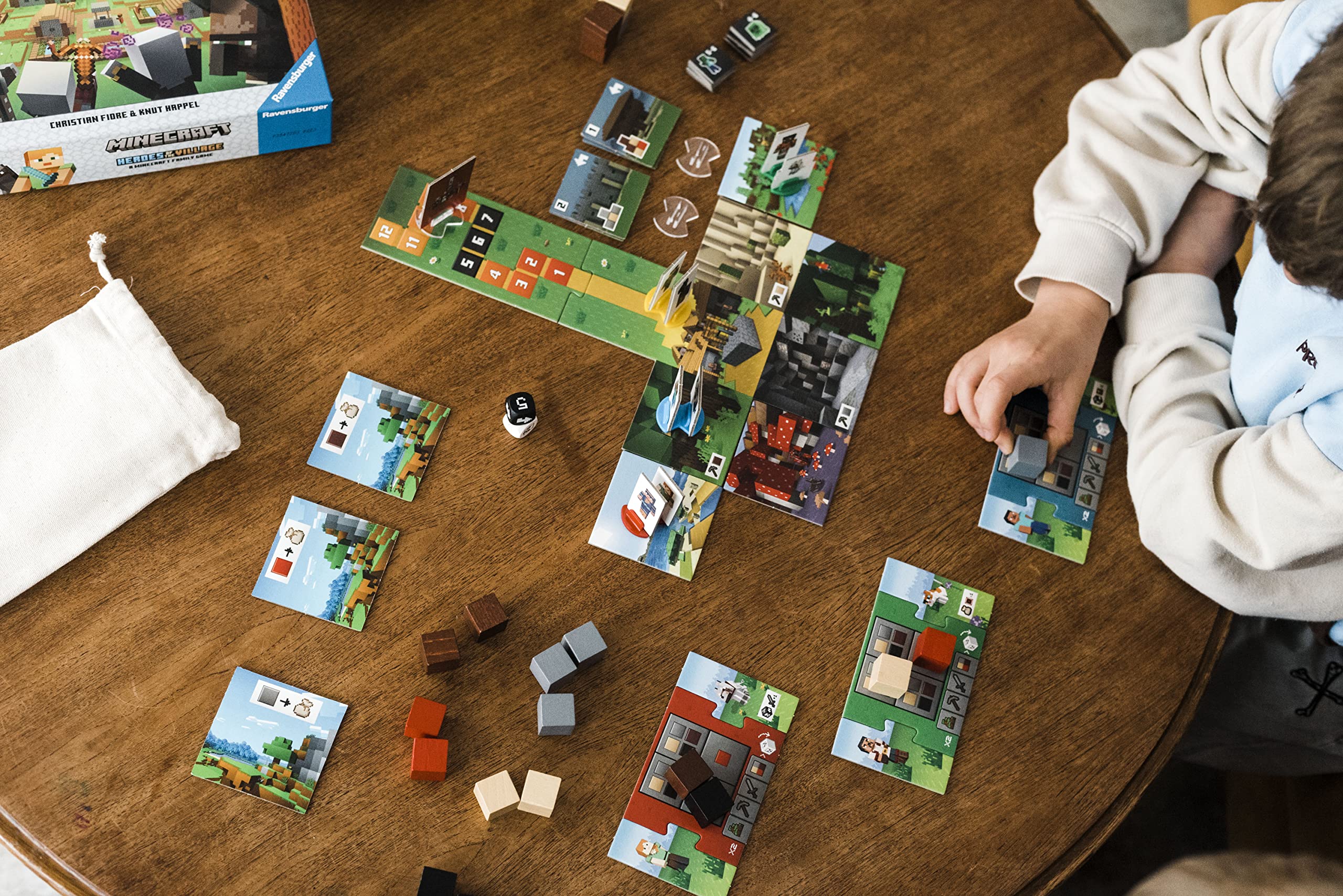Ravensburger, Juego de mesa Minecraft para niños - Salva el pueblo