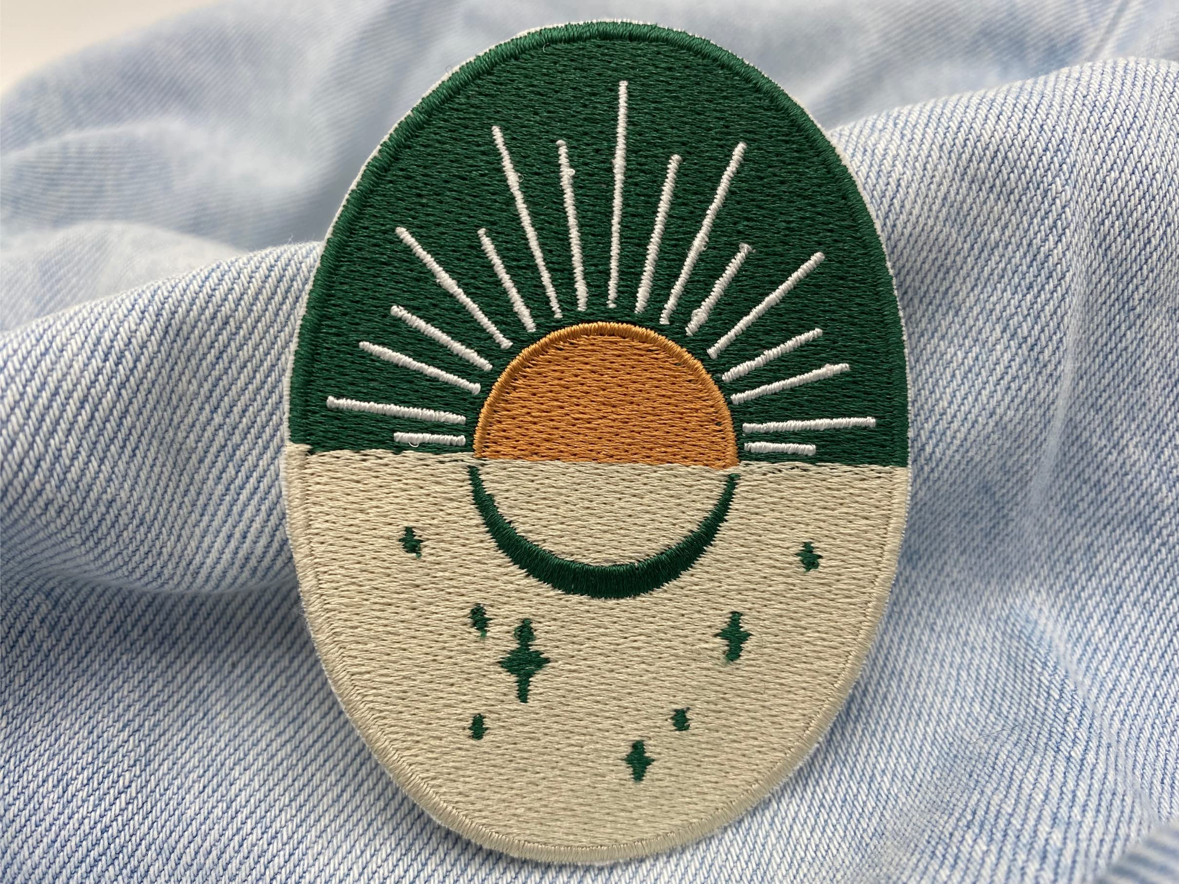 Toppa Termoadesiva 'Piuma Blu' Finally Home - Simbolo Di Libertà E Leggerezza Da Stirare Su Giubbotti, Zaini E T-Shirt