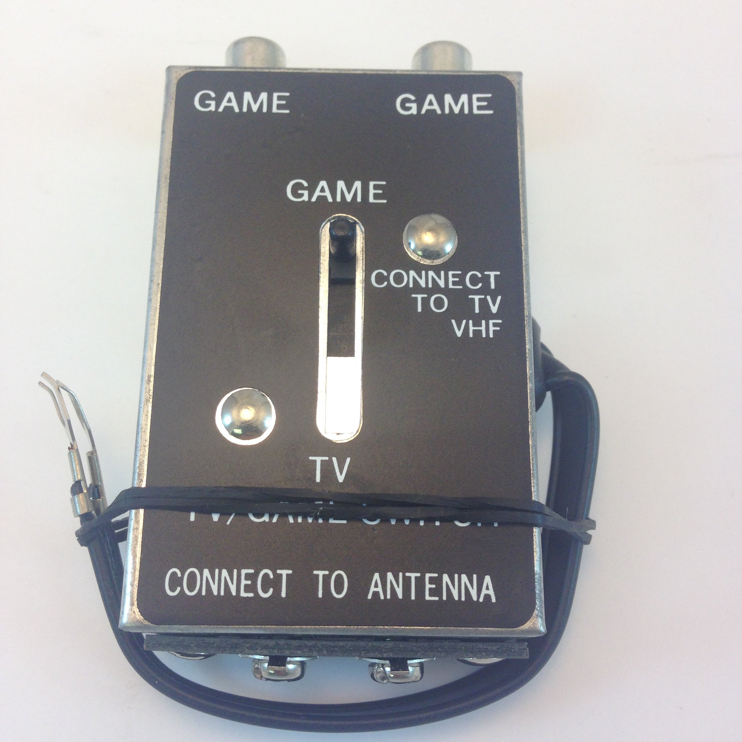 Video A-B Antenna Game Switch, 300 OHM Twin Lead to Two RCA Female Connector Input
