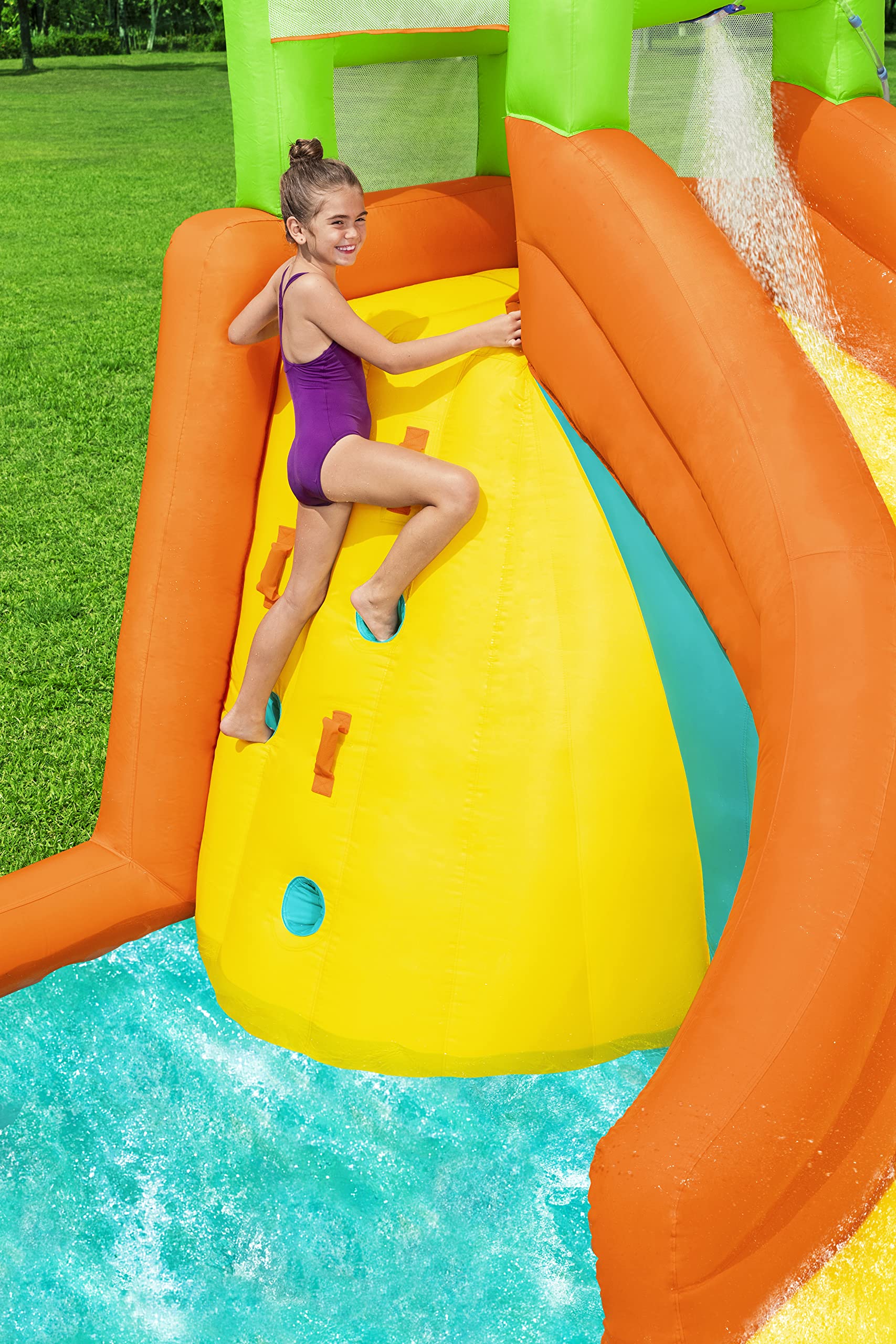 14' x 12'1" x 8'8"/4.26m x 3.69m x 2.64m Canopy Cove MEGA Water Park