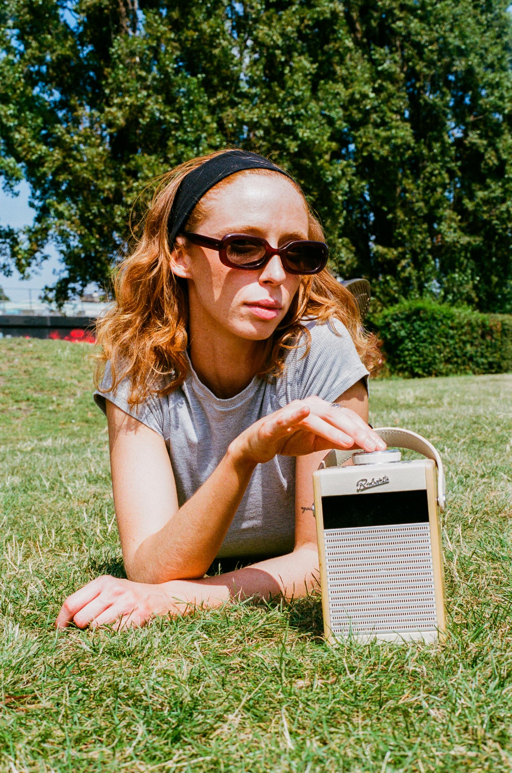 Rambler MIDI Radio-réveil rétro Portable Dab+/FM/Bluetooth Crème