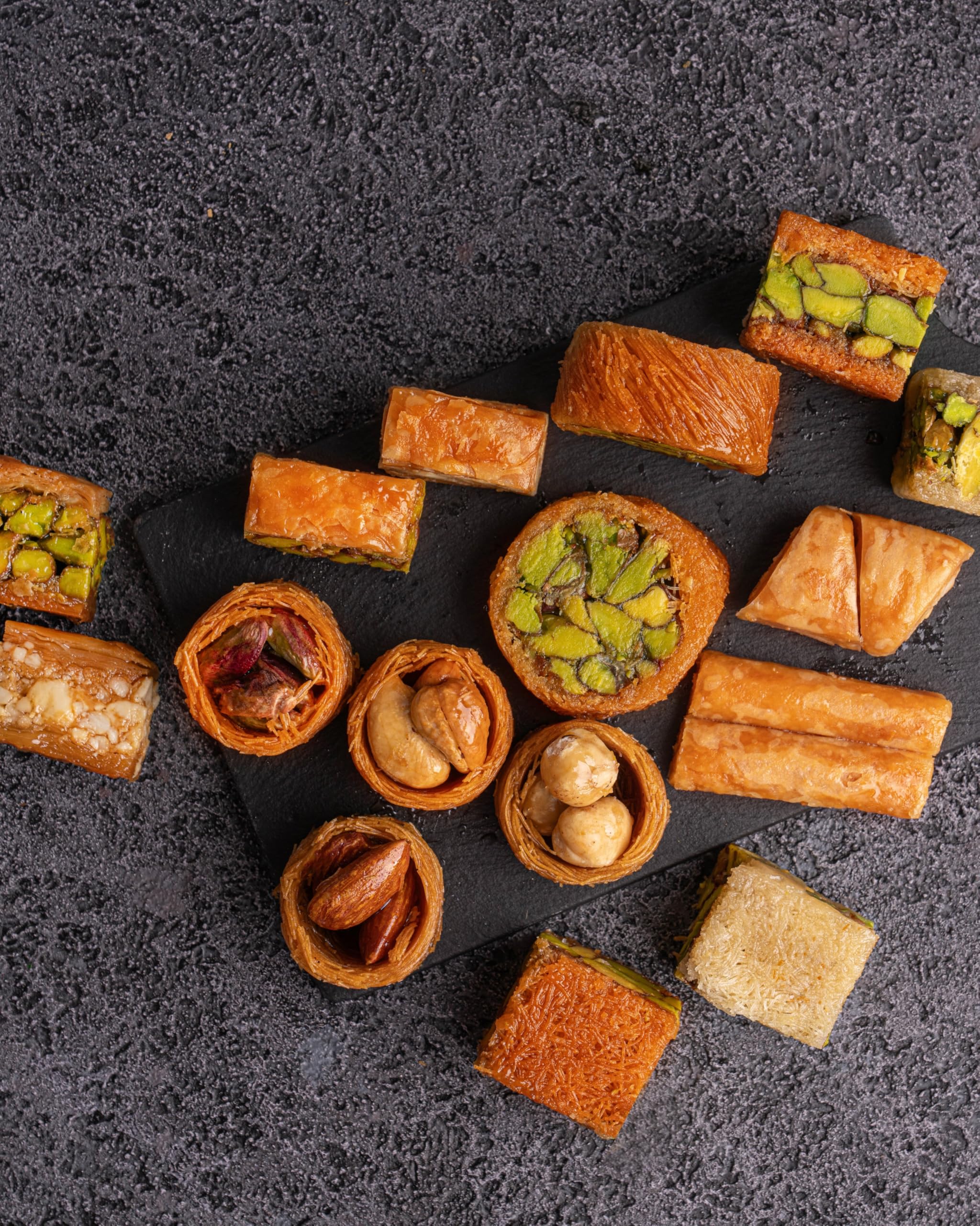 Piqalli Mini Baklava 700g Mix - Baklawa Caja de regalo con pistachos, anacardos, almendras