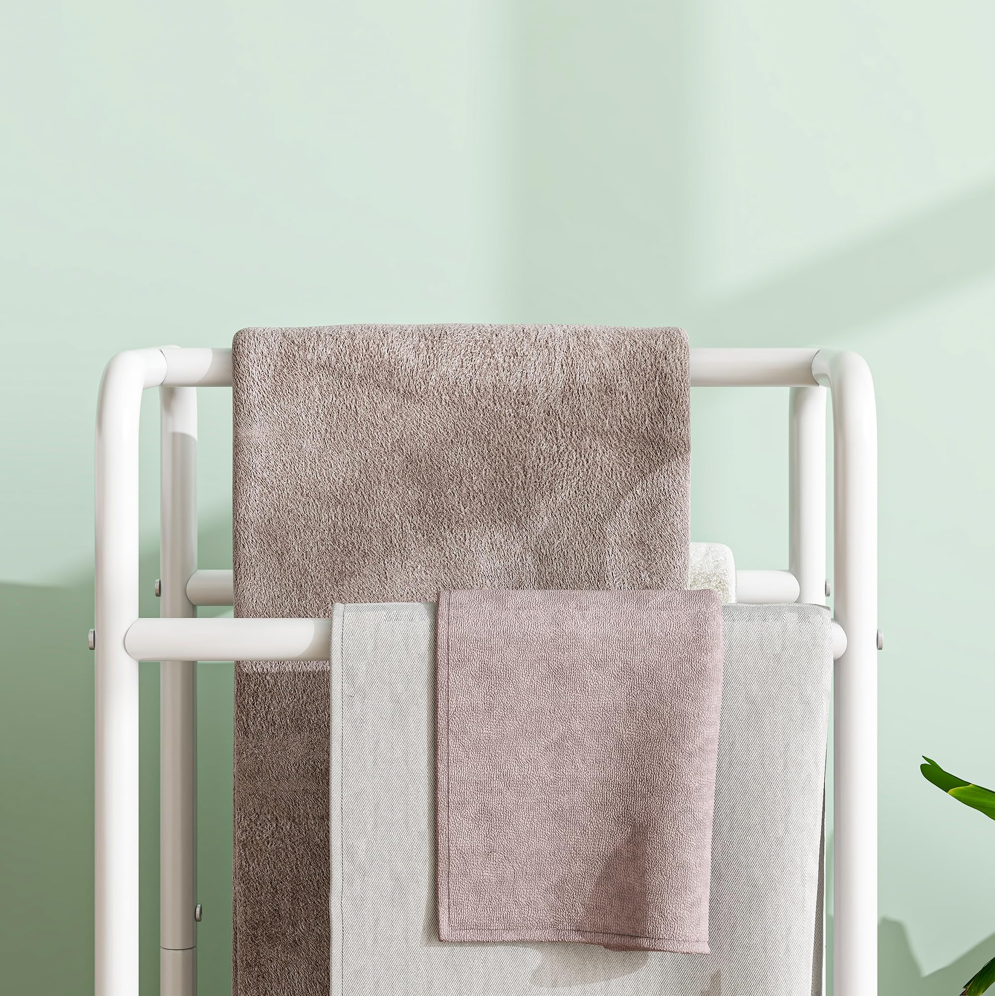 Portasciugamani a 3 livelli in metallo, piccolo autoportante per bagno, salvaspazio, camera da letto, piscina, espositore rack (bianco, 43x27x76 cm)