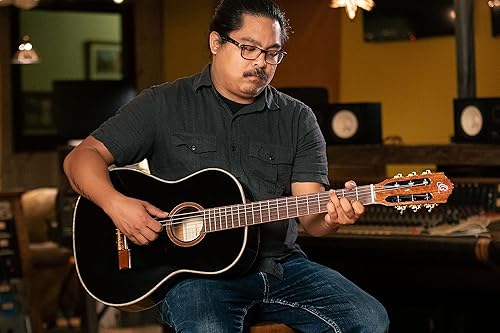 Miniatura 24 de Ortega Guitars Serie Familiar de 6 cuerdas Guitarra clásica de nailon de tamaño completo con bolsa, derecha, tapa de abeto, color negro, brillante,