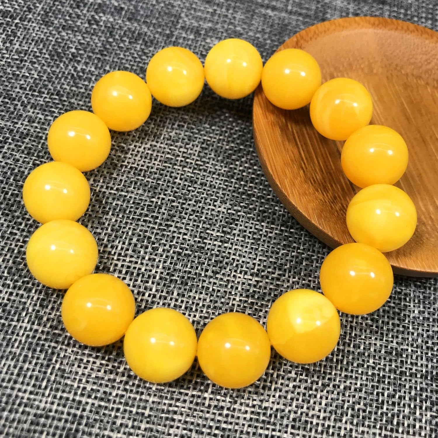 1Pcs二代荧光浮盐水蜜蜡手串男女款鸡油黄飘花佛珠手链(18mm13颗)