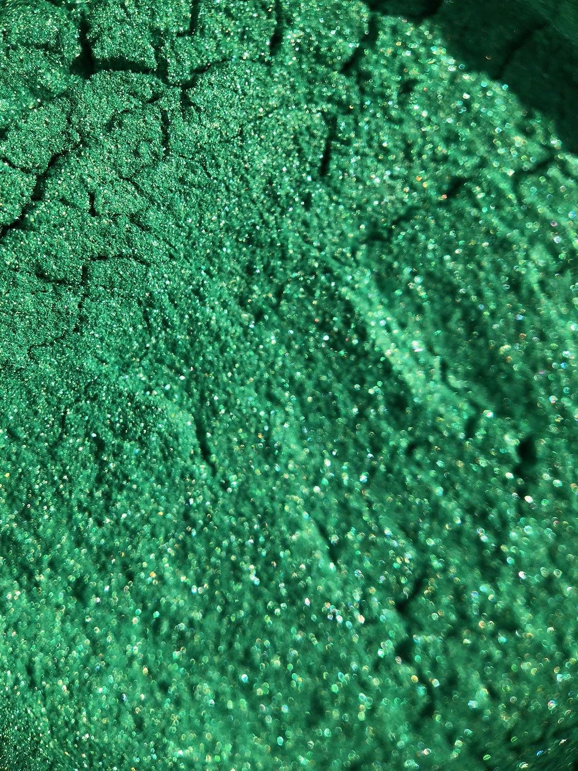 BLACK DIAMOND PIGMENTS (Jungle Green) is a Profe55ional Grade Pearlescent Resin Color Pigment that Mix Seamlessly with Epoxy,Eye Shadow,Slime,Candles. 103% Vegan Pigments