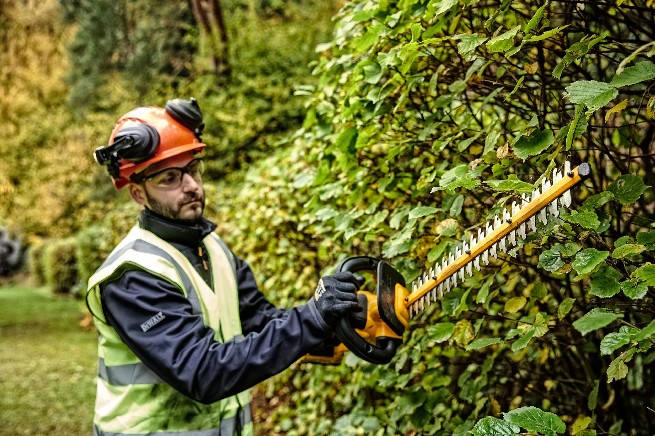 DEWALT - Taille-haies sur perche brushless XR 18V - capacité de coupe de 25mm - vitesse de 2800 cps/min - dure 75min/Charge - DCMPH566N-XJ