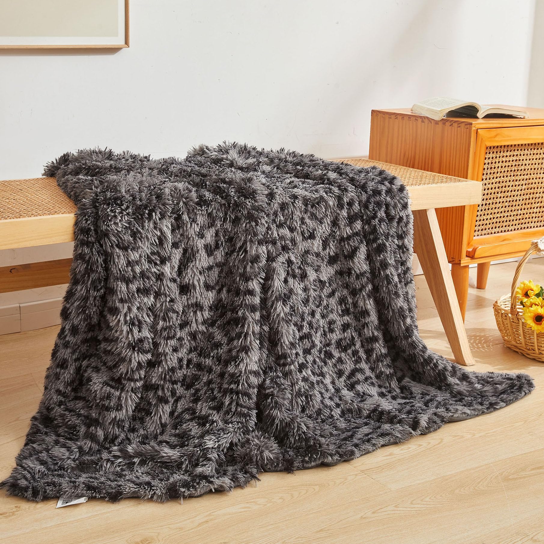 XeGe Luxus Kunstfell Leopardenmuster Kuscheldecke, Weiche 127x152 cm Gepardenmuster Flauschige Decke, Plüsch Landhaus Deko Felldecke Süße Tierdecke Tagesdecke für Sofa Couch Bett, Hellgrau