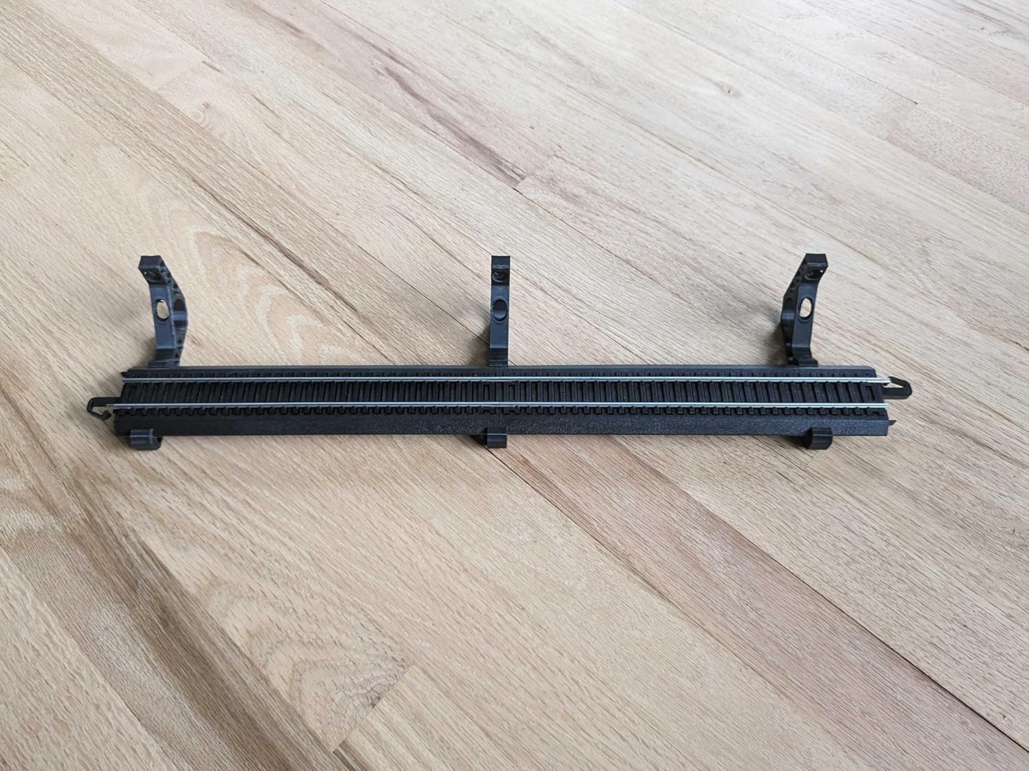 HO Scale Single Train Track Wall Mount Room Kit for Bachmann E-Z Track