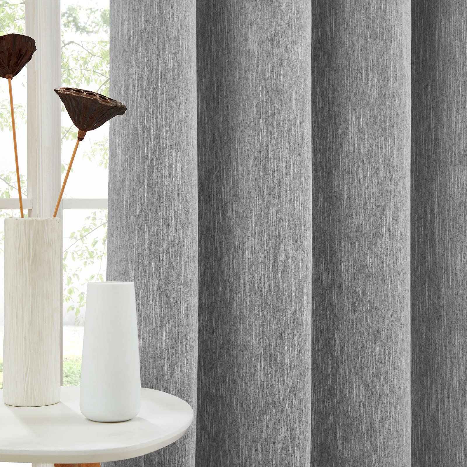 Rideaux occultants coton gris foncé pour une ambiance salon chaleureuse