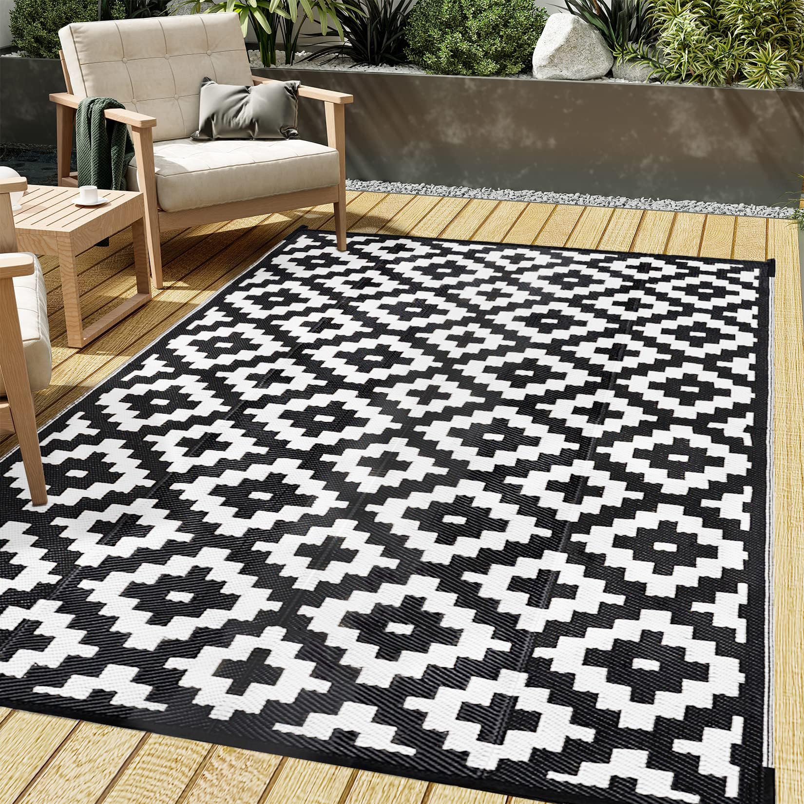 HUGEAROutdoor Plastic Straw Rug, Waterproof Mat, Washable Large Floor Mat and Rug for Outdoors, RV, Beach, Patio, Camping, Backyard, Deck, Picnic,Indoor Outside (Geometry/Black&White,5x8ft)