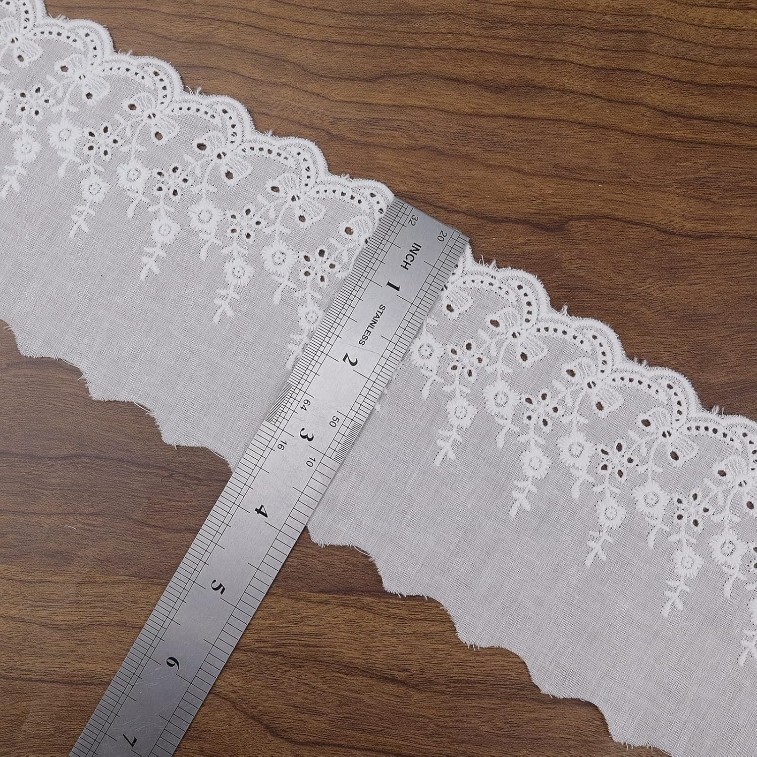 IDONGCAI 7 Yards Cotton Eyelet Lace White Floral Lace Trim Embroidery Scalloped Laces for Dresses, Clothes, Bag, Pets Clothes,Sewing Craft Lace Fabric for Home Decor Supply (3.5'' Width) (Pack of 2)