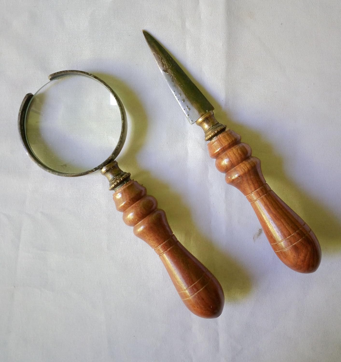 Antique Handheld Magnifier with 2.5 inch Brass Framed Magnifying Glass with Wooden Handmade Handle & Paper Knife | Office Ware Decorative Zooming Lens | for Father/Mother/Thanksgiving/Anniversary