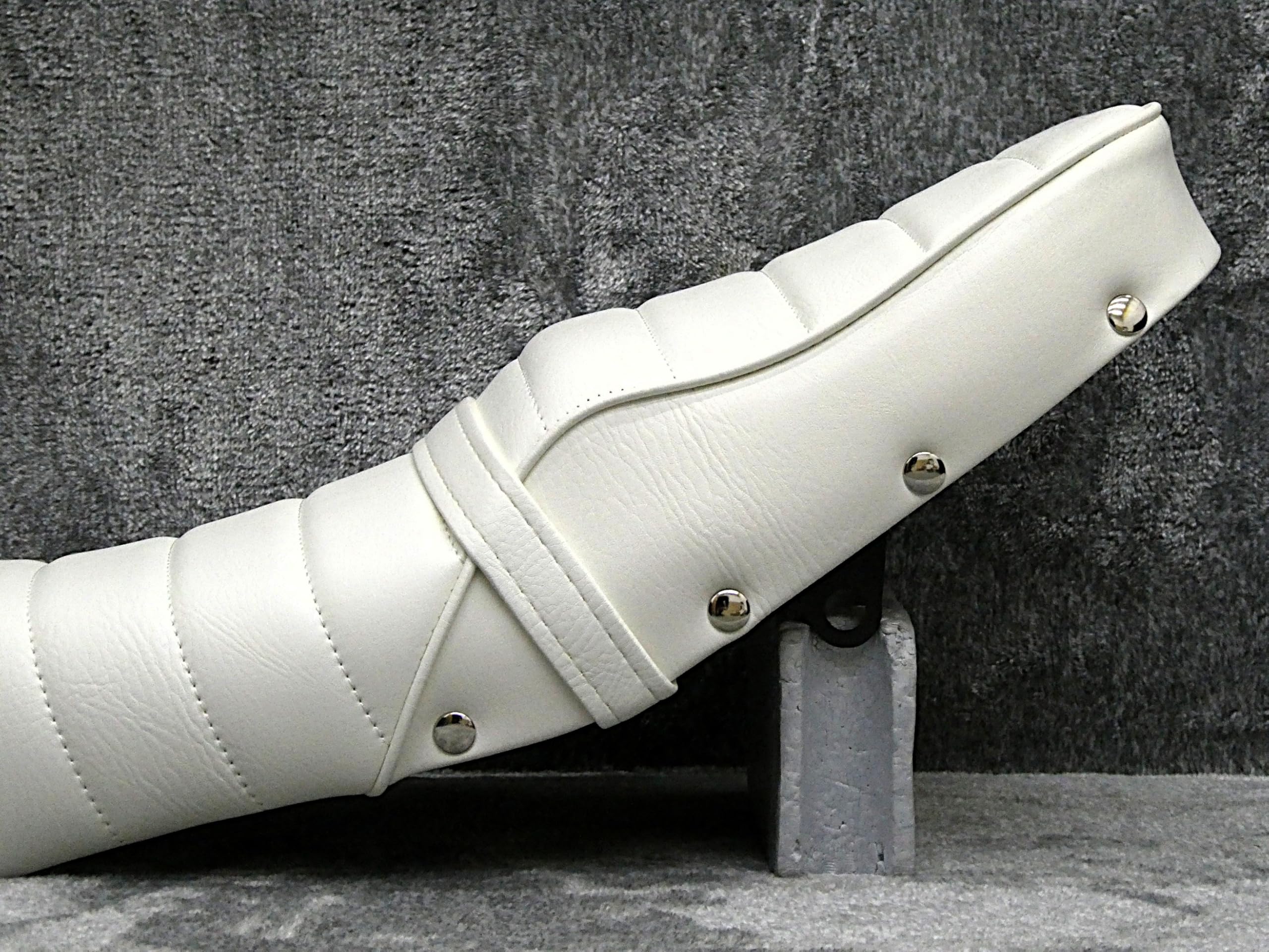 Amazon | エイプ 白皮 鋲打ち タックロールシート/カスタム ローダウン