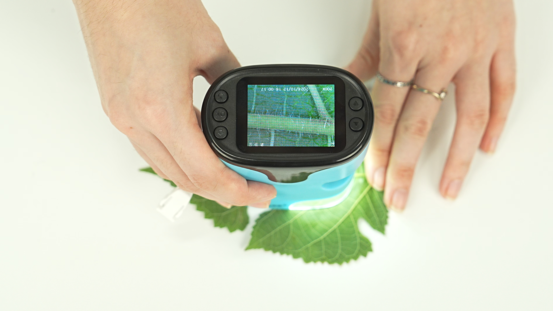 Microscope Numérique Portable GuKKK – Écran 2'' IPS, Grossissement 200x, LED 8, Rechargeable, Pour Enfants 3-12 Ans