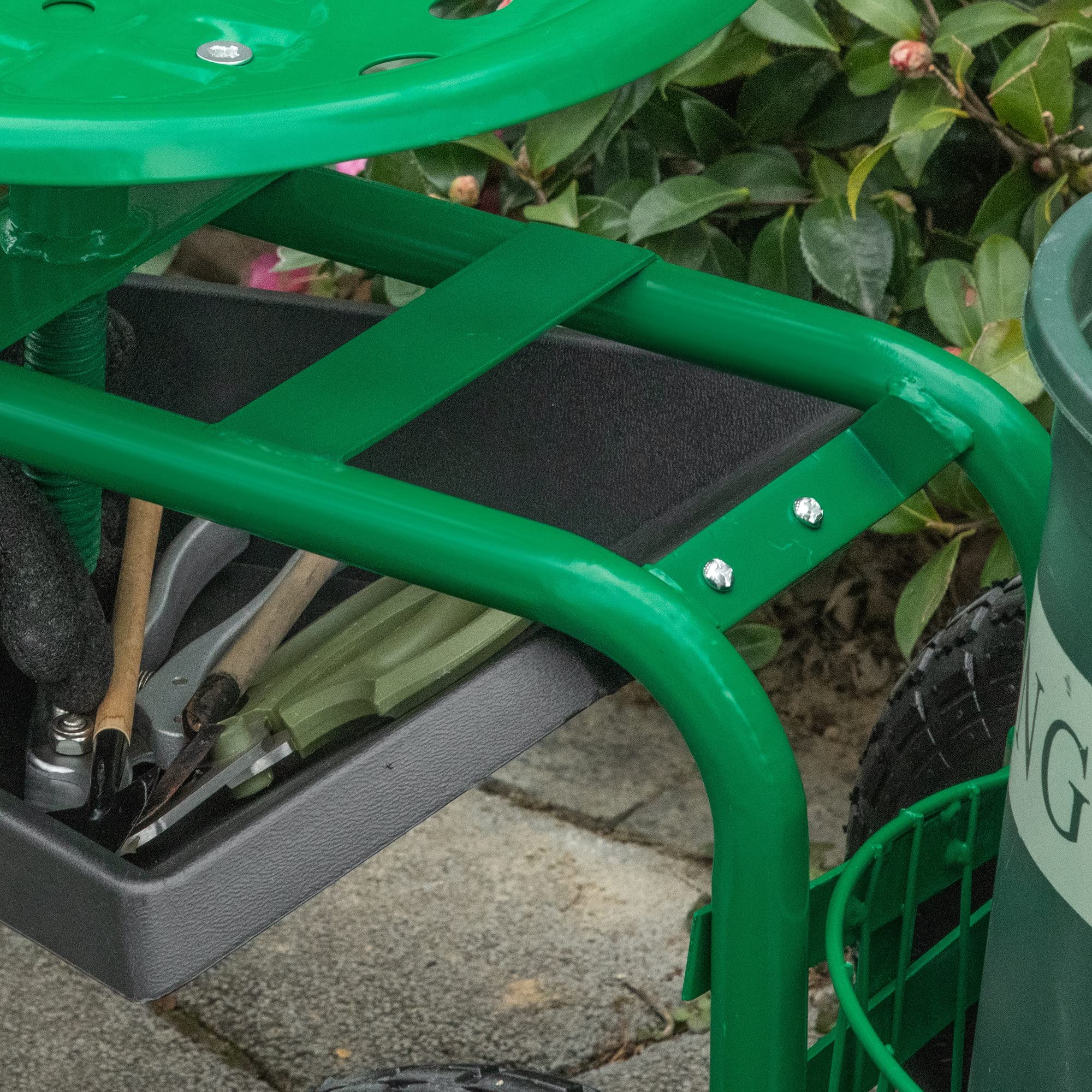 Outsunny Rollsitz 360 ° Drehbar Höhenverstellbar Gartenwagen Rollen Grün | Mit Ablagefläche, Griff, Mobiler Gartensitz, Arbeitssitz, Gartenhocker, Bis 150 kg, Metall, Gartenrollsitz
