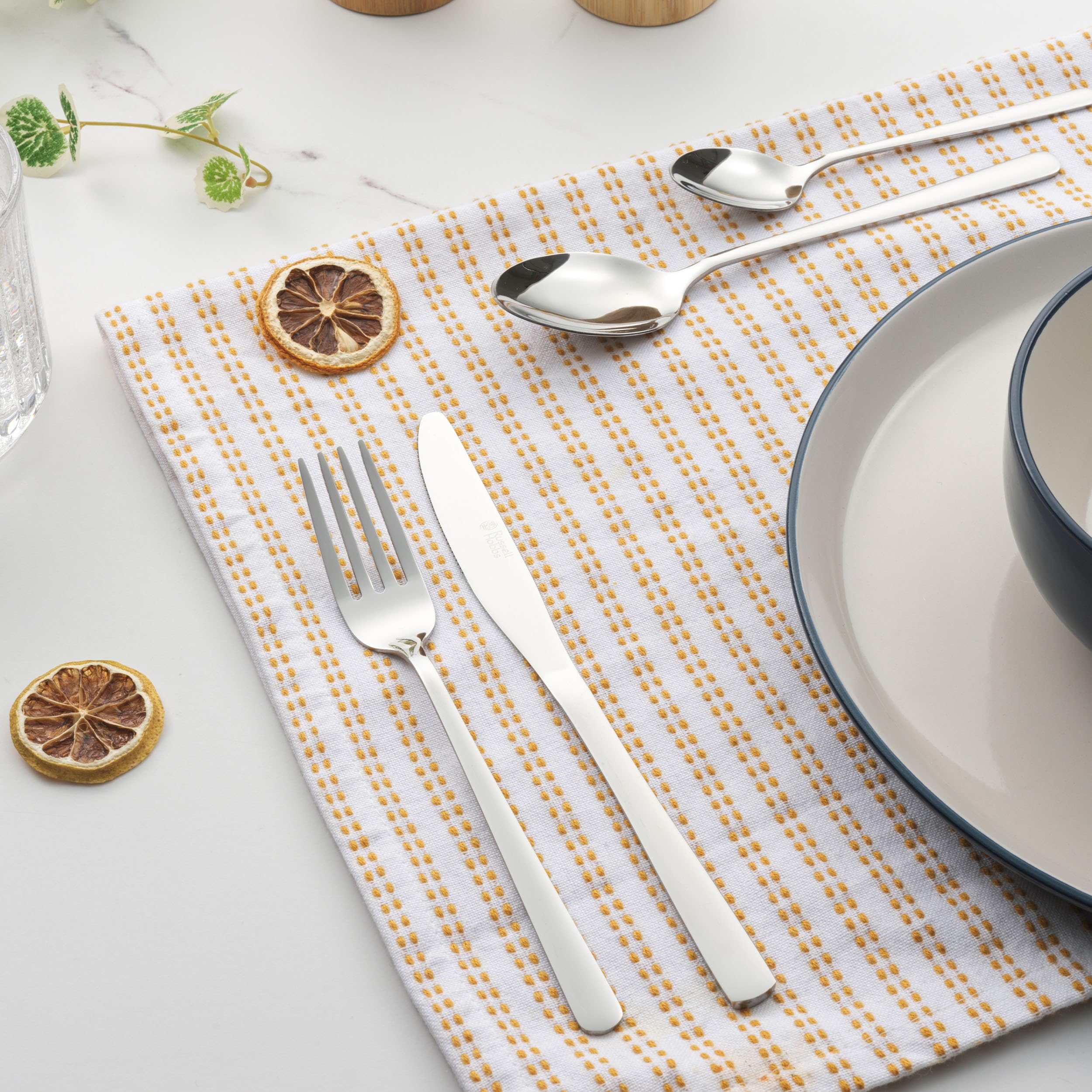 Image secondaire de Ensemble de Couverts 20 Pièces Russell Hobbs - Acier Inoxydable, Compatible Lave-Vaisselle