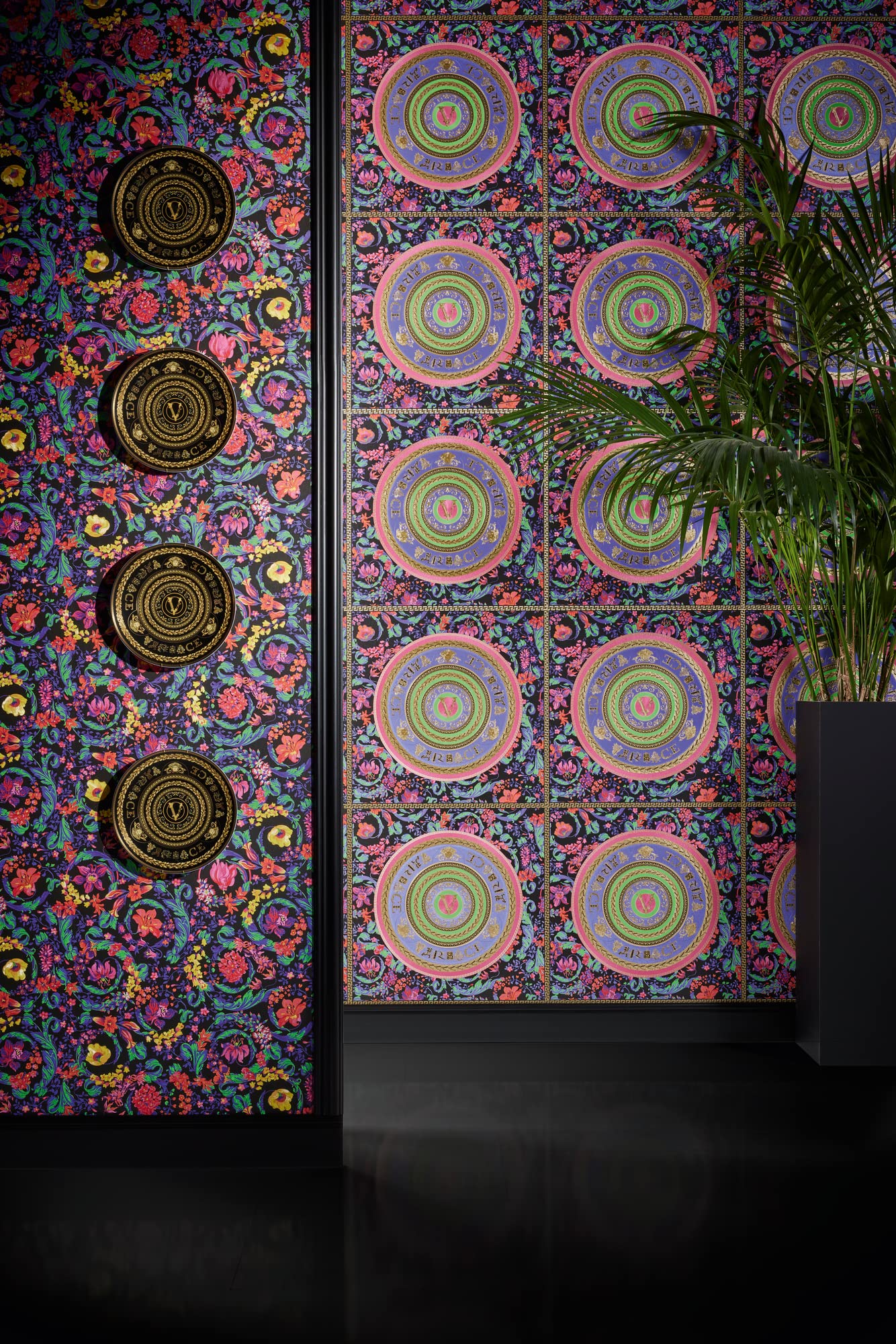 A.S. Création VERSACE WALLPAPER Blumen Luxus Tapete Floral 387051 Bunt Pink Grün Gold Schwarz Ranken Kreise10,05x0,70m Made in Germany