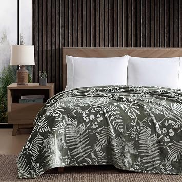 Eddie Bauer - Twin Size Blanket, Ultra-Soft Plush Bedding for Year Round Comfort, Throw Blanket for Couch or Bed Fern Garden Green