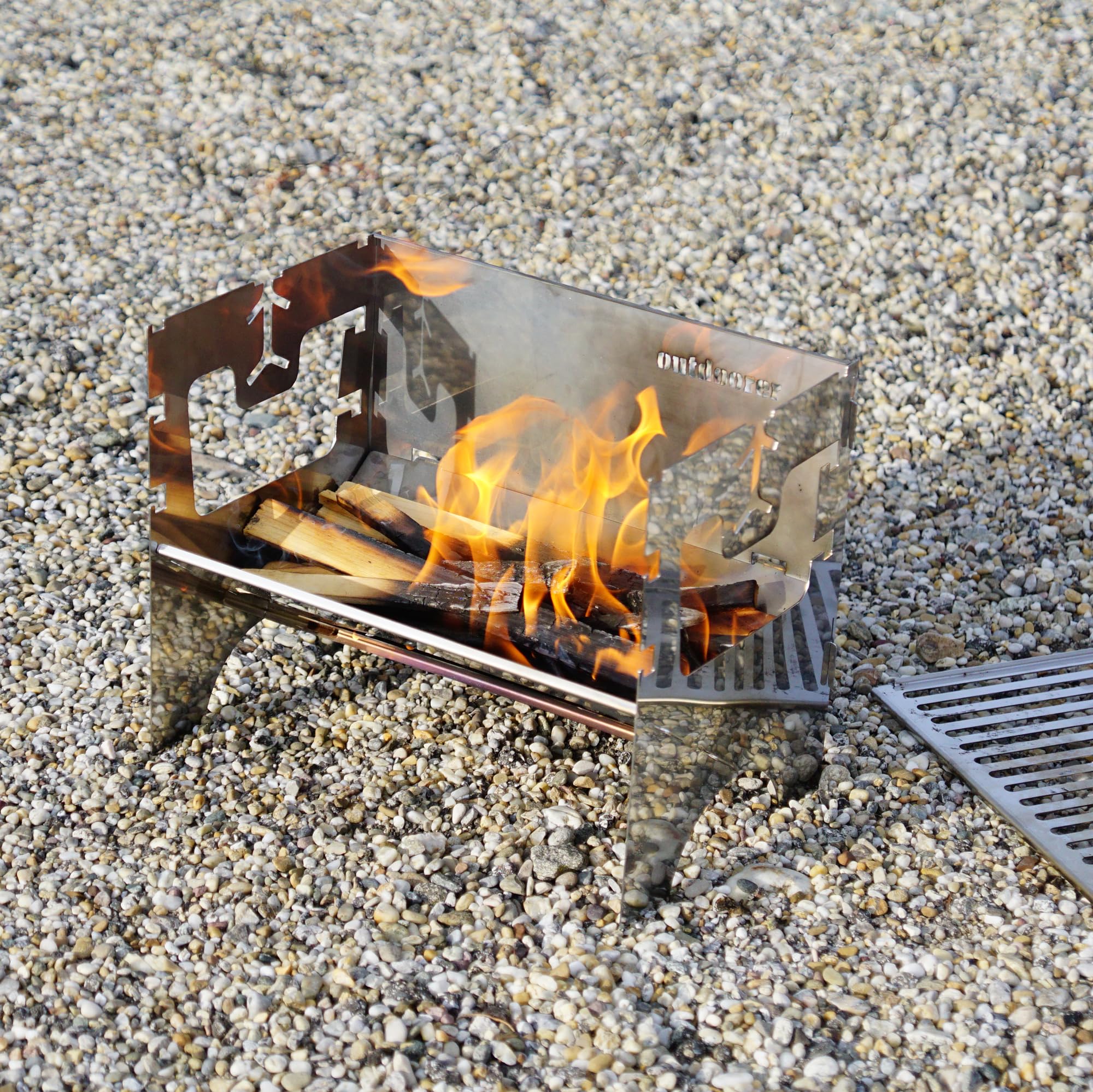 outdoorer AlpenFlare Light Grill – mobilny, składany grill ze stali nierdzewnej na węgiel drzewny z Austrii, grill kempingowy do trekkingu, ogrodu, na festiwale, Vanlife, BBQ i nad jeziorem