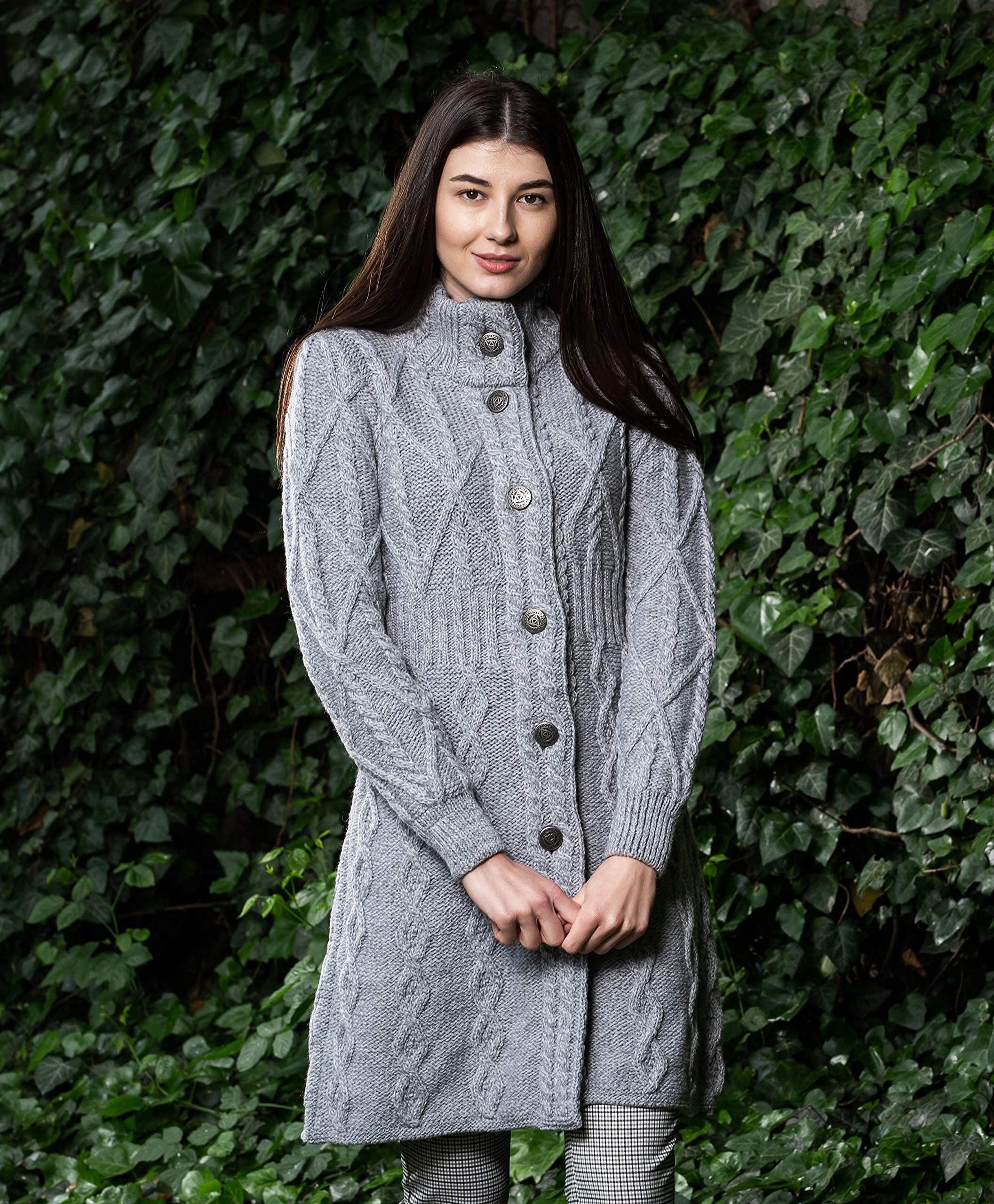 SAOL Irische Strickjacke aus 100% Merinowolle für Damen mit keltischen Knotenknöpfen Aran Long Outdoor Cable Knit Coatigan