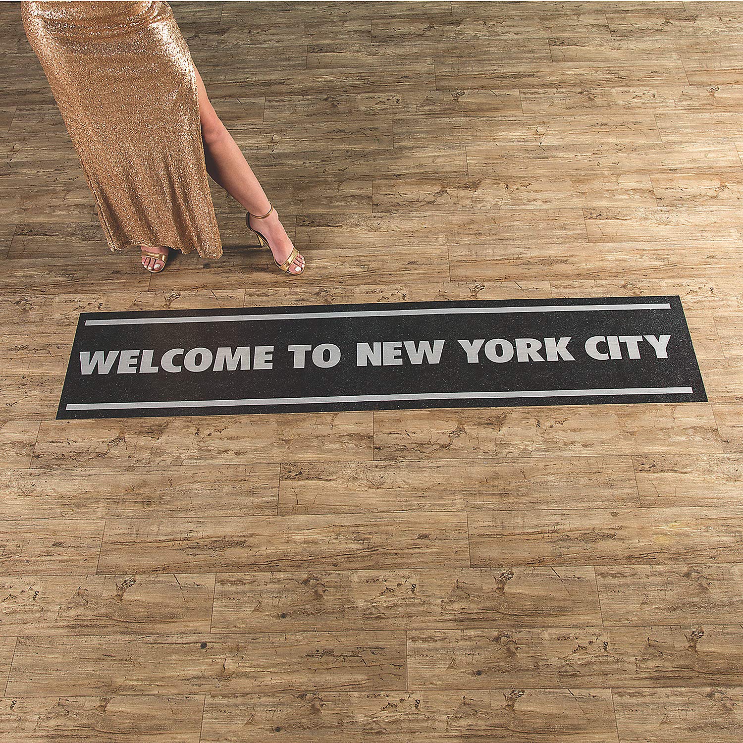 Fun Express New York Welcome Cling Set – 70” City Skyline Party Decoration Bold and Vibrant New York Design Ideal for Themed Events Parties