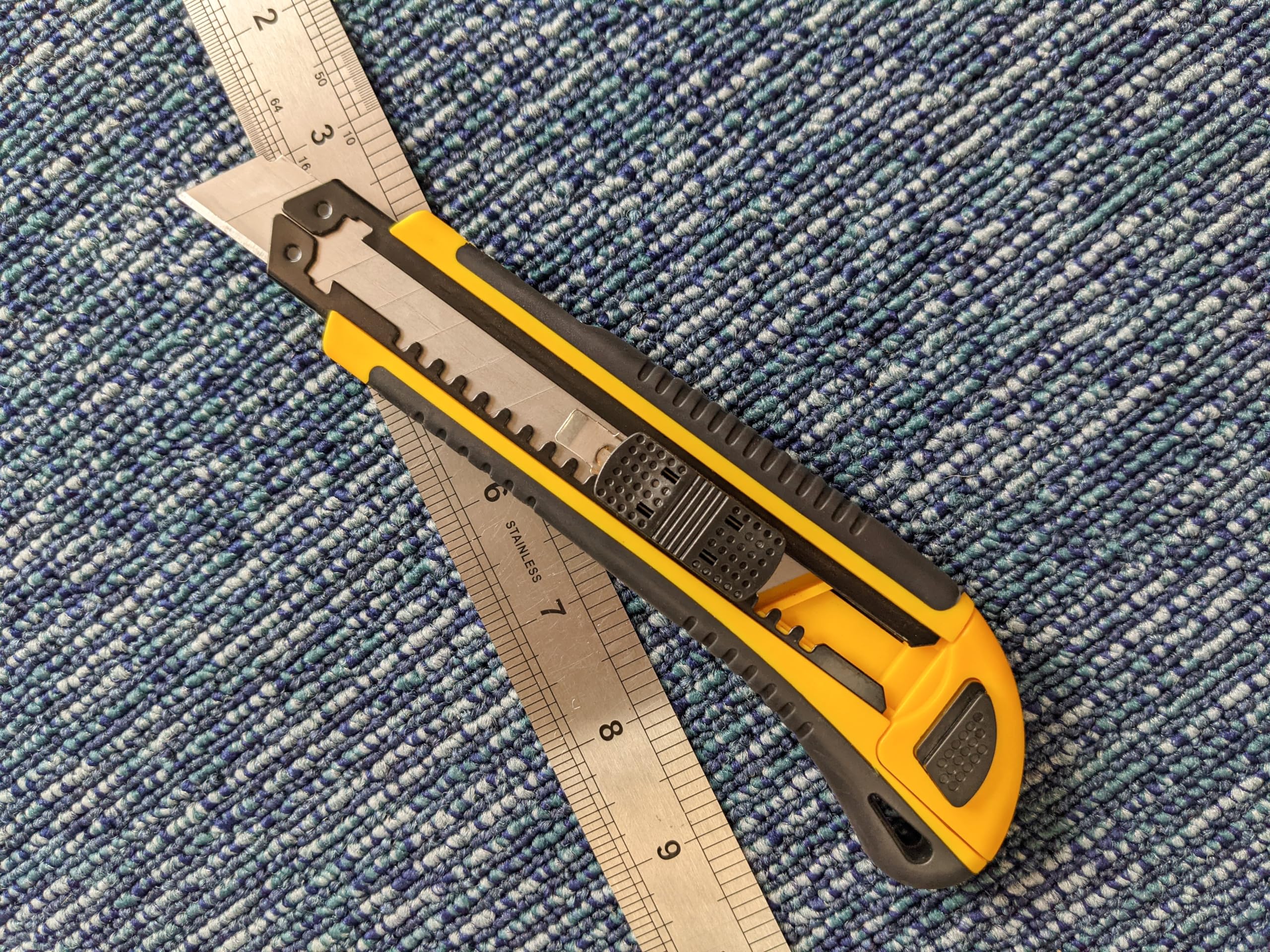 FeiLyKi 4-Pack 18mm box cutter retractable Construction knife