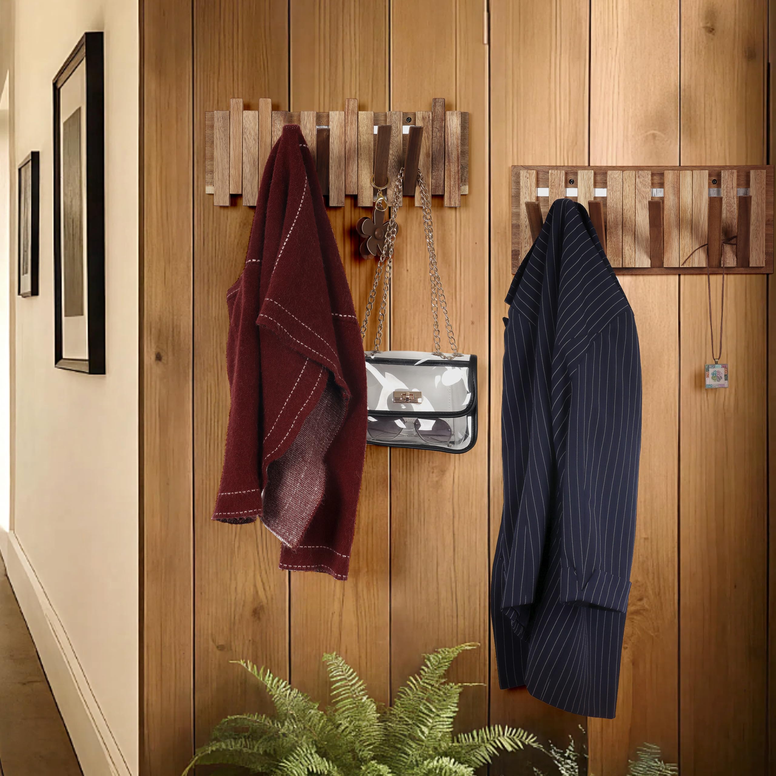 Garderobenleiste Holz im rustikalen Stil mit 8 Haken: Versetzter Stil magnetisch Herunterklappbare Wandhaken für Flur – 42,5 cm – platzsparende Wandgarderobe für Jacken, Mäntel, Taschen