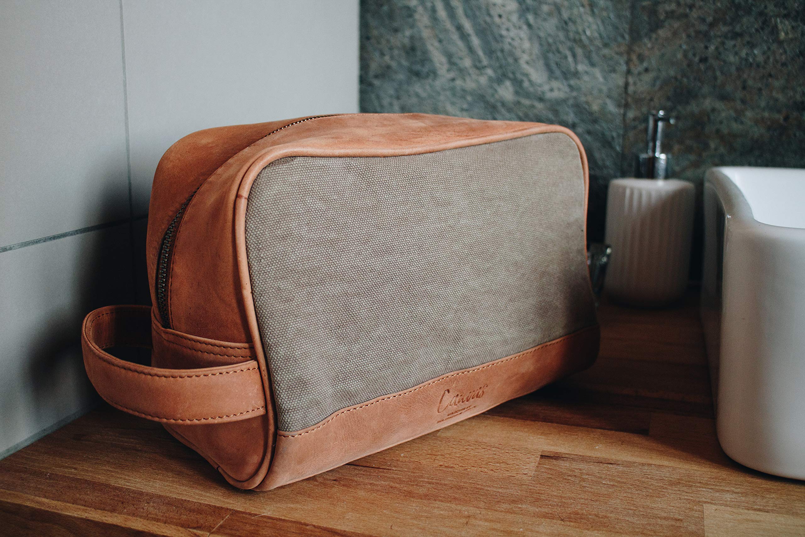 HOLZRICHTER Berlin - Kulturtasche aus Leder & Canvas für Damen & Herren (No-3-1), Kulturbeutel 15x25x13cm, Echtleder Waschtasche, Camel/Beige