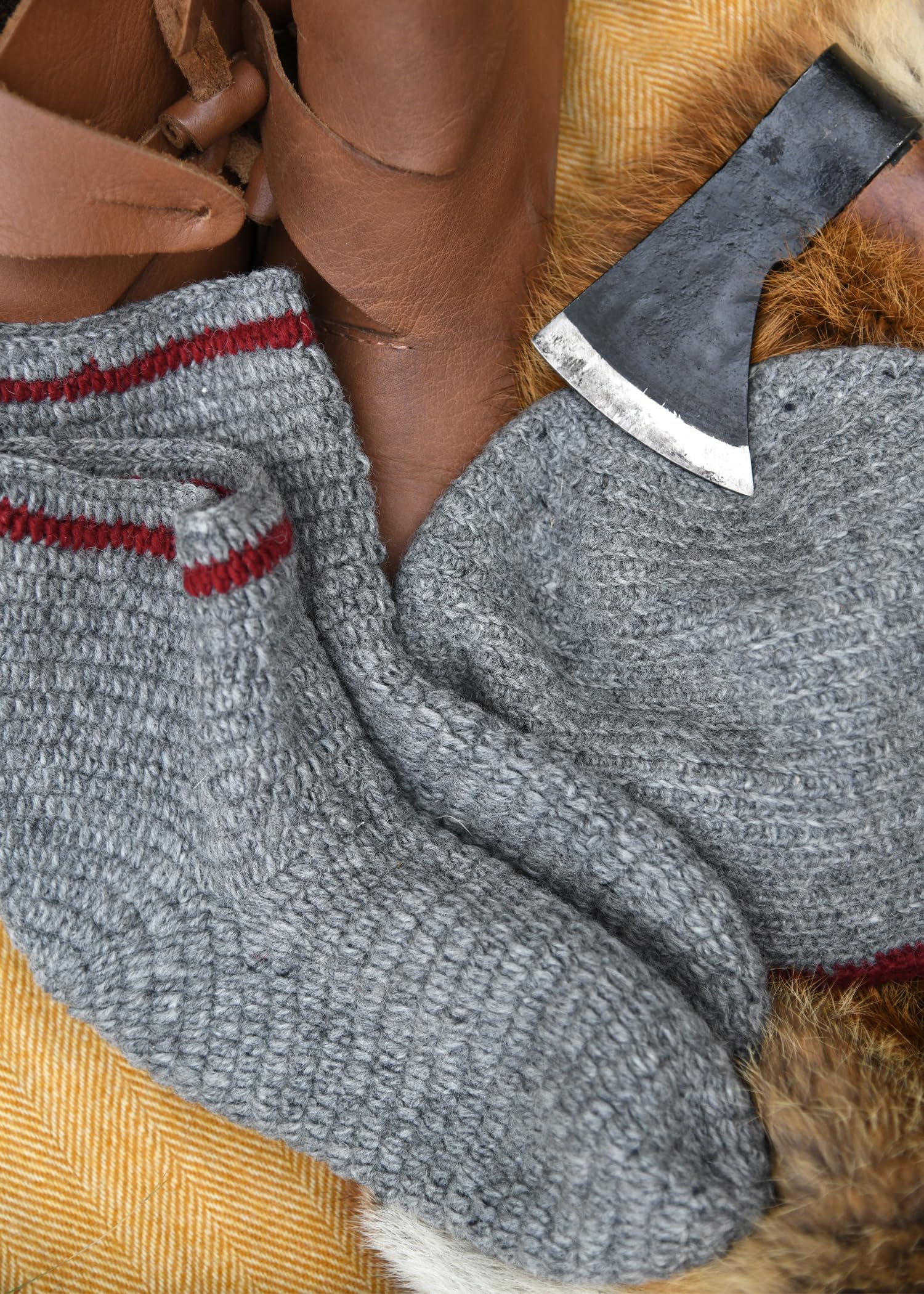 Ulfberth Gehäkelte Wollsocken, Wikinger Socken | Mittelalterliche Fußwärmer, für den Altag, Reenactment, LARP, Historische Darstellungen & Fantasy Cosplay