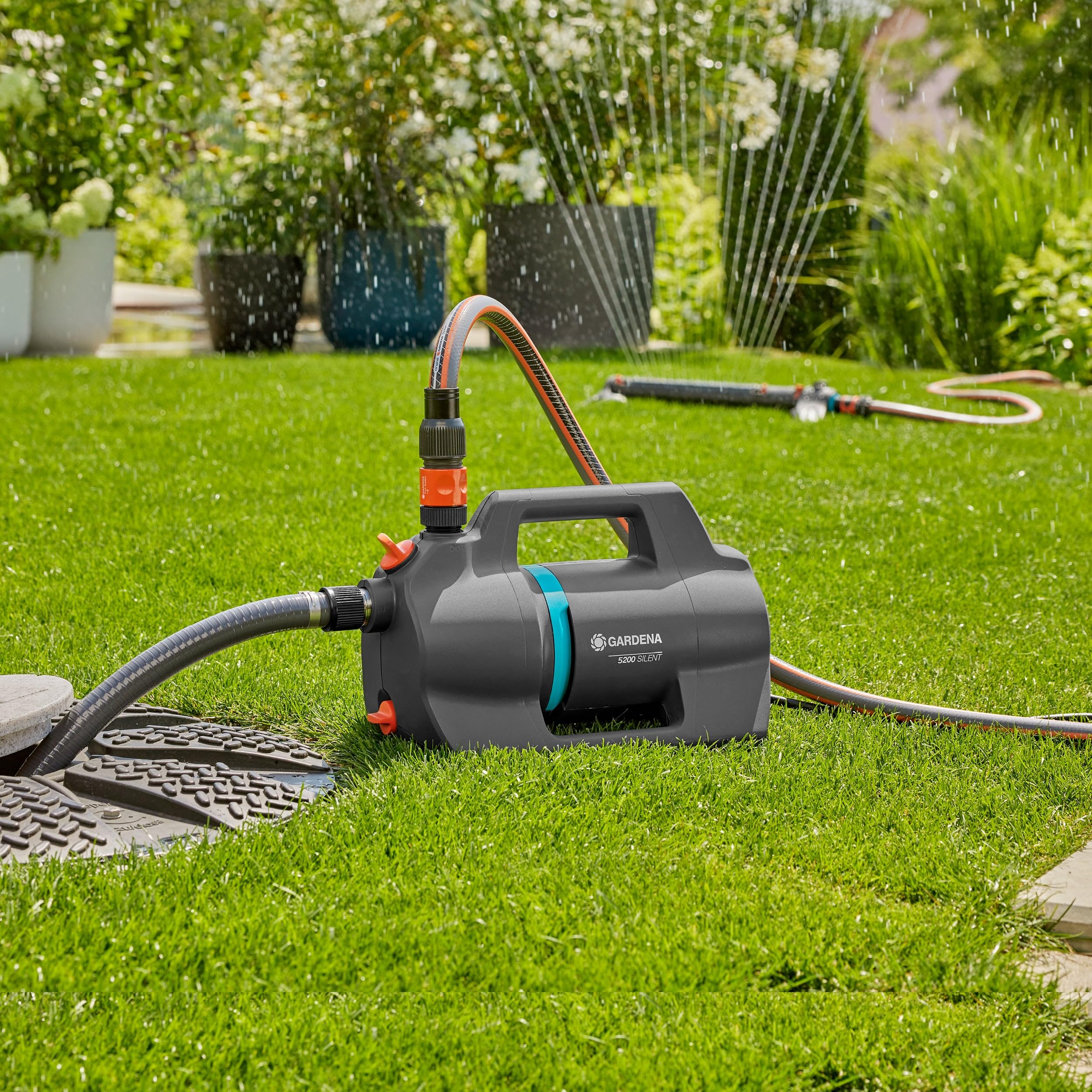 Gardena Pompa Ogrodowa 5200 Silent, Zestaw Pompy o 26% Większy Przepływ Przy Takim Samym Zużyciu Energii, Niski Poziom Hałasu, Wodoszczelna Obudowa Odporna na Promieniowanie UV (9085-20)