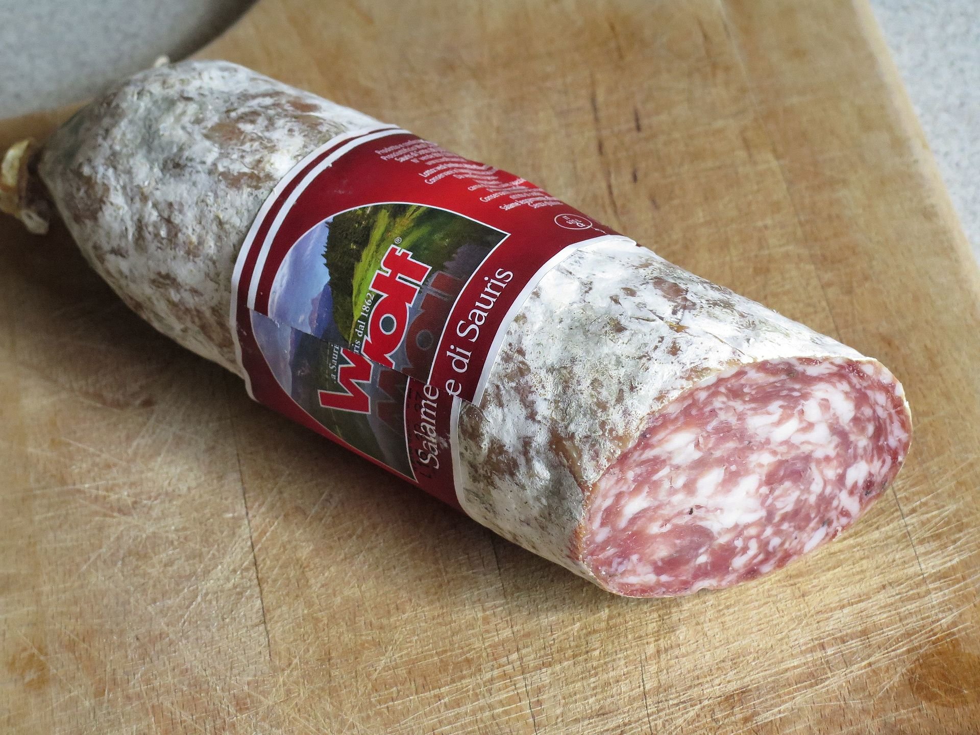 ca. 550gr Original italienische Spezialität Salame di Sauris Wolf - leicht geräucherte Berg Salami aus dem Friaul