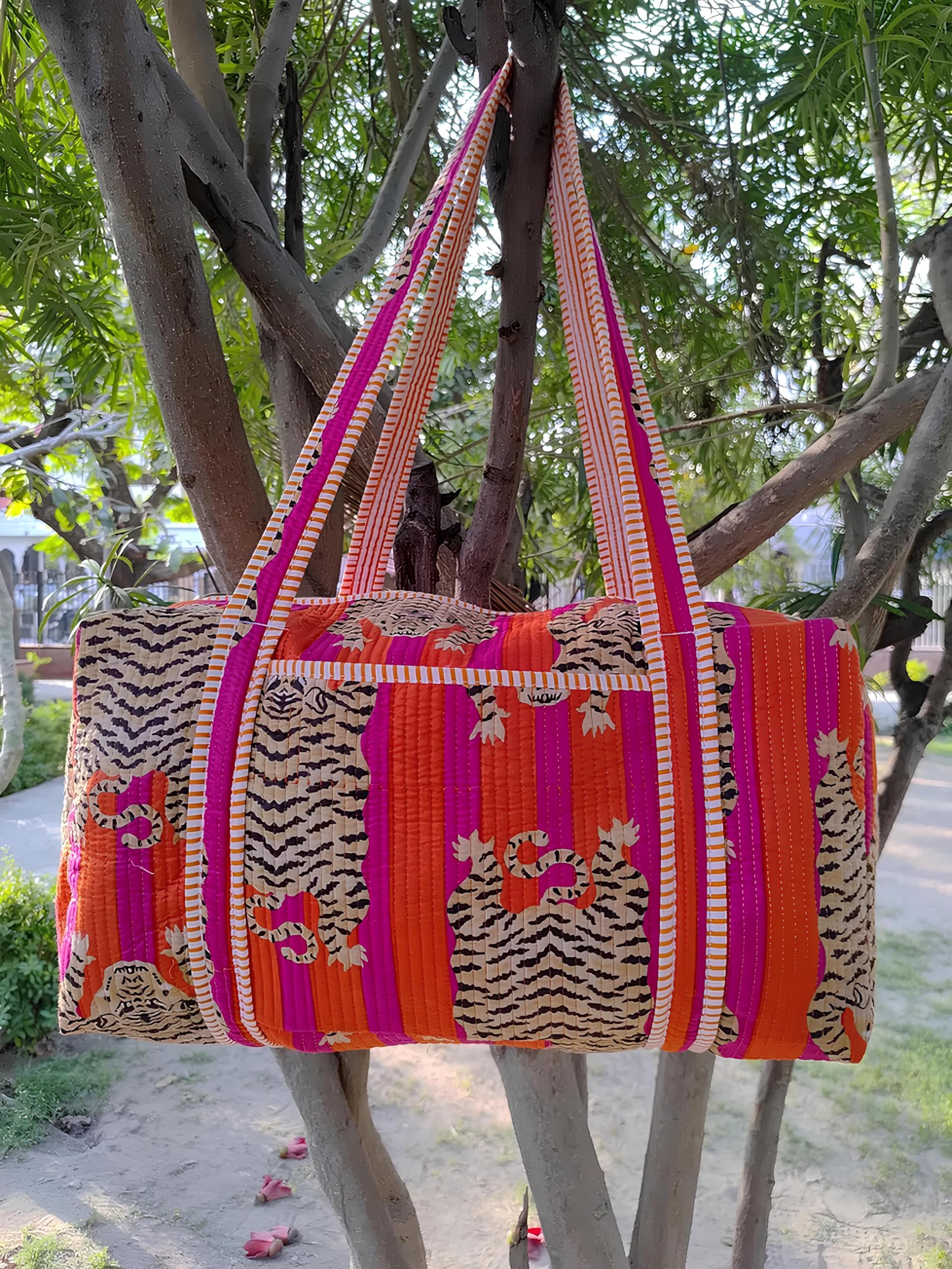 INDACORIFY Gesteppte Tragetasche | Große Shopper-Tasche mit Seidendruck für Damen | Indische handgefertigte Tasche mit verschiedenen Drucken und Reißverschluss