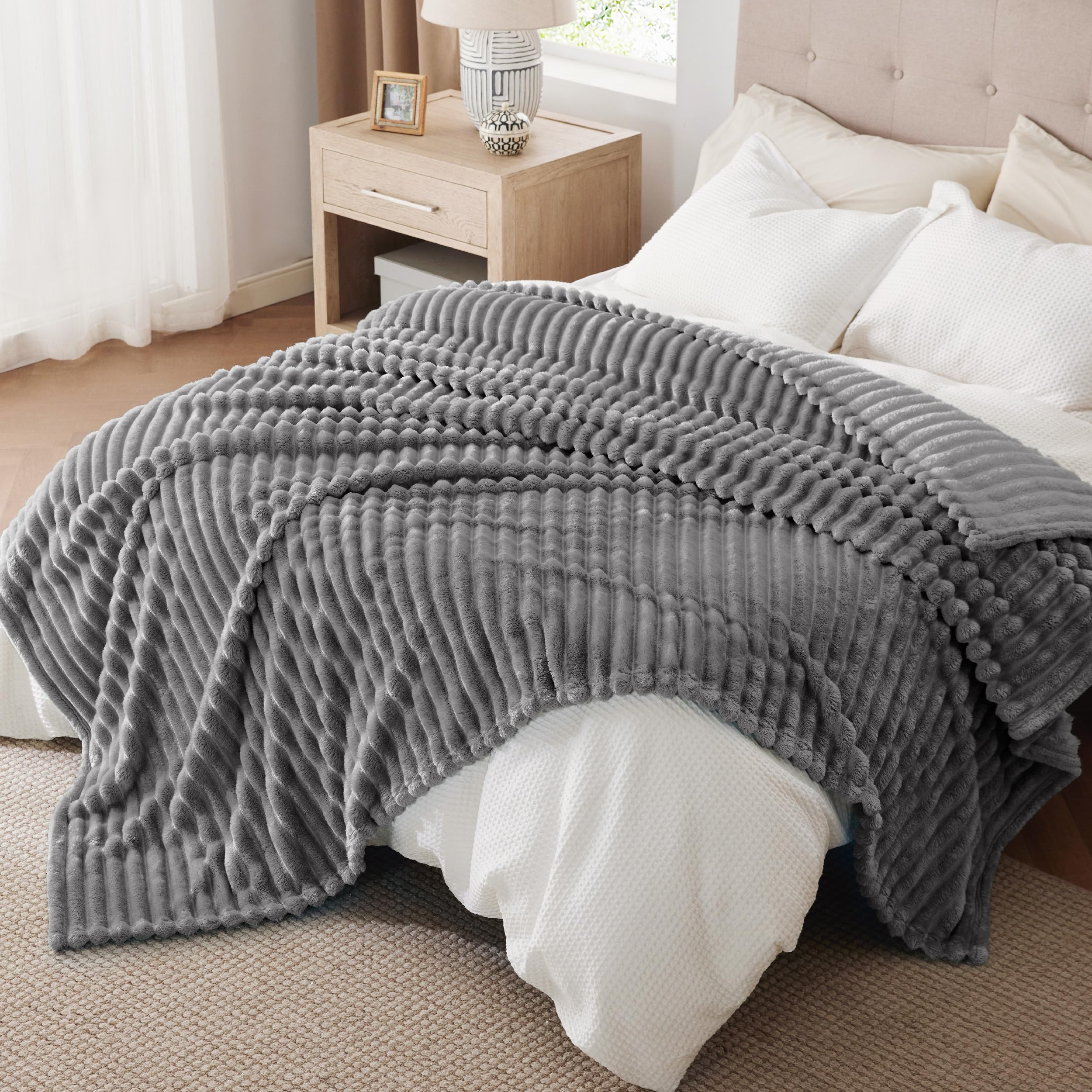 Bedsure Bed Blankets King Size - Fleece Blanket Fluffy Cosy Warm Blankets, Soft Cute Double Size Throw Gifts for Women and Girls, Dark Grey, 230x270 cm — view 60