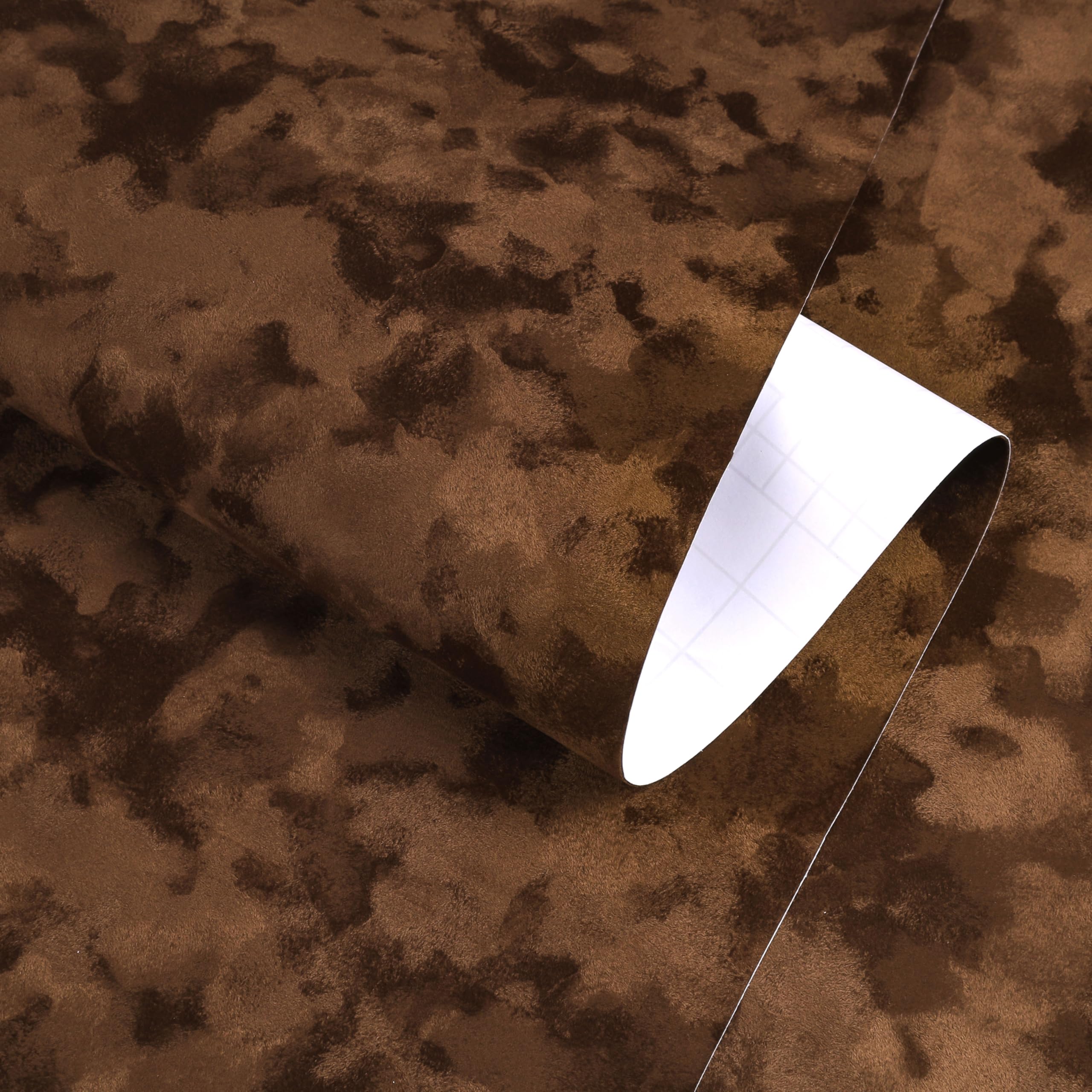 Papier peint velours marron pour relooker un salon ou plan de travail facilement