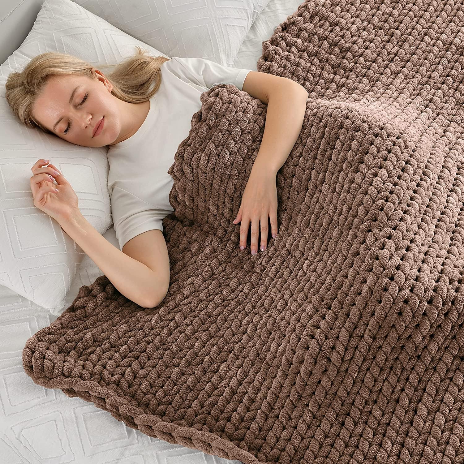 (similar ))maetoow tighter version chenille chunky knit blanket throw ?60×80 inch?, handmade warm & cozy blanket couch, bed, home decor, soft fleece banket, boho thick blankets and giant yarn throws?brown brown 60''x80''