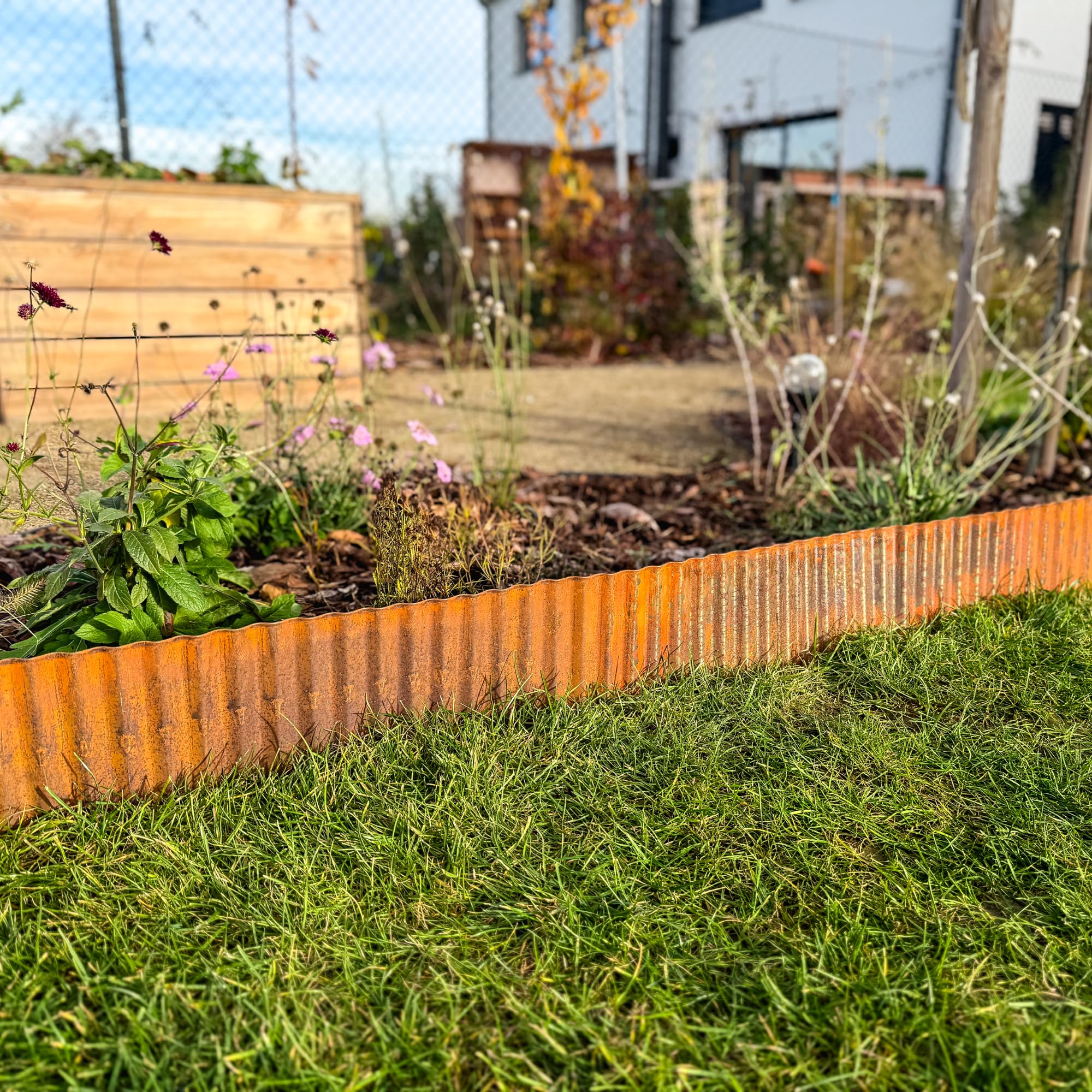 UNIGARDIA Obrzeże Trawnikowe z Corten Stali 12 m – Metalowe Obrzeże Rabat, Wysokość 15 cm – Łatwy Montaż – Elastyczne Obrzeże Rabat z Rdzą, 1 Para Rękawic Montażowych w Zestawie.