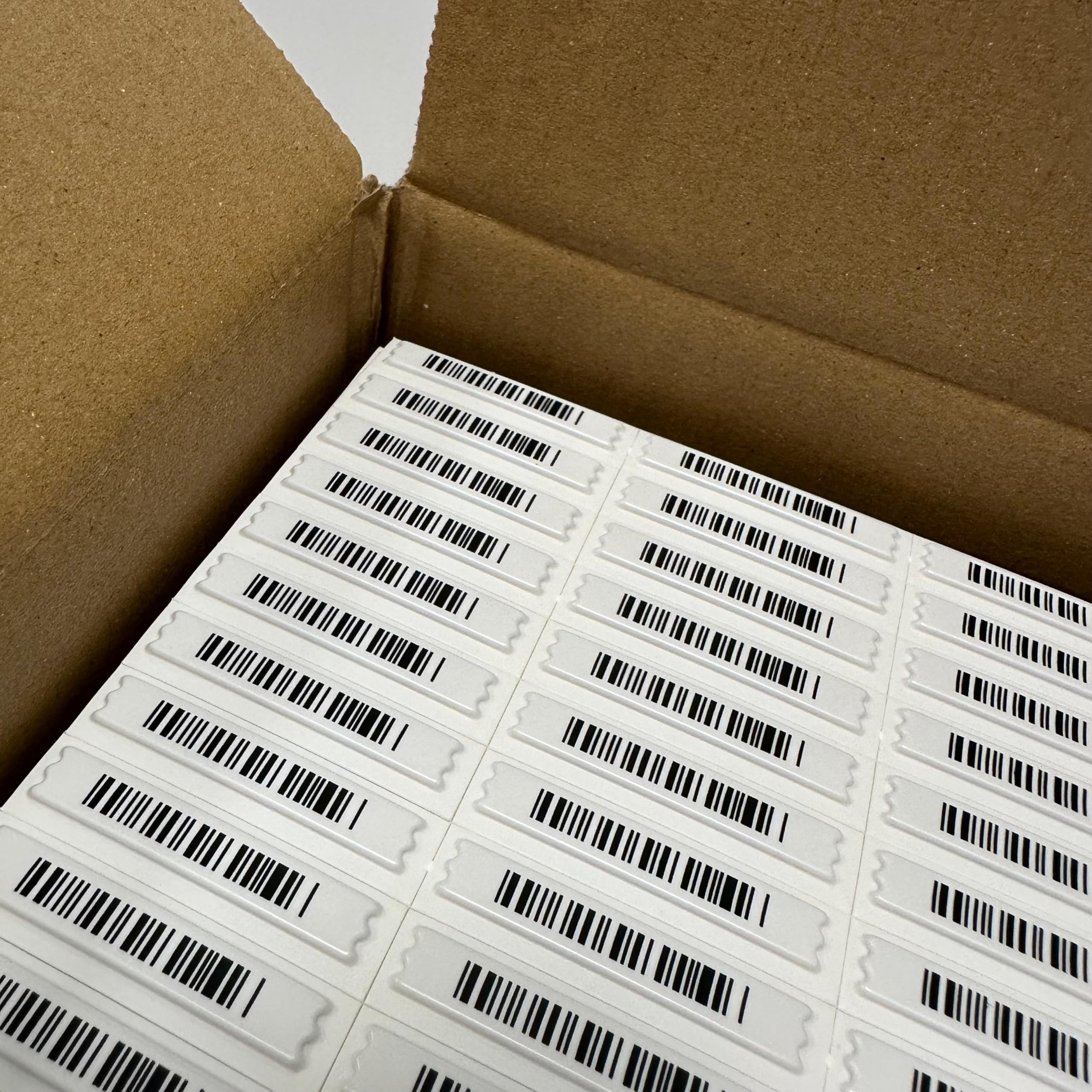 Warensicherungsetiketten AM 58 kHz – akustomagnetische Diebstahlschutz-Etiketten mit Dummy-Barcode, deaktivierbar, kompatibel mit Sensormatic, 5.000 Stück selbstklebend