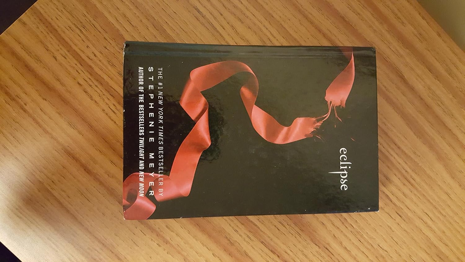 Amazon.com: Eclipse Special Edition (The Twilight Saga): 9780316036290