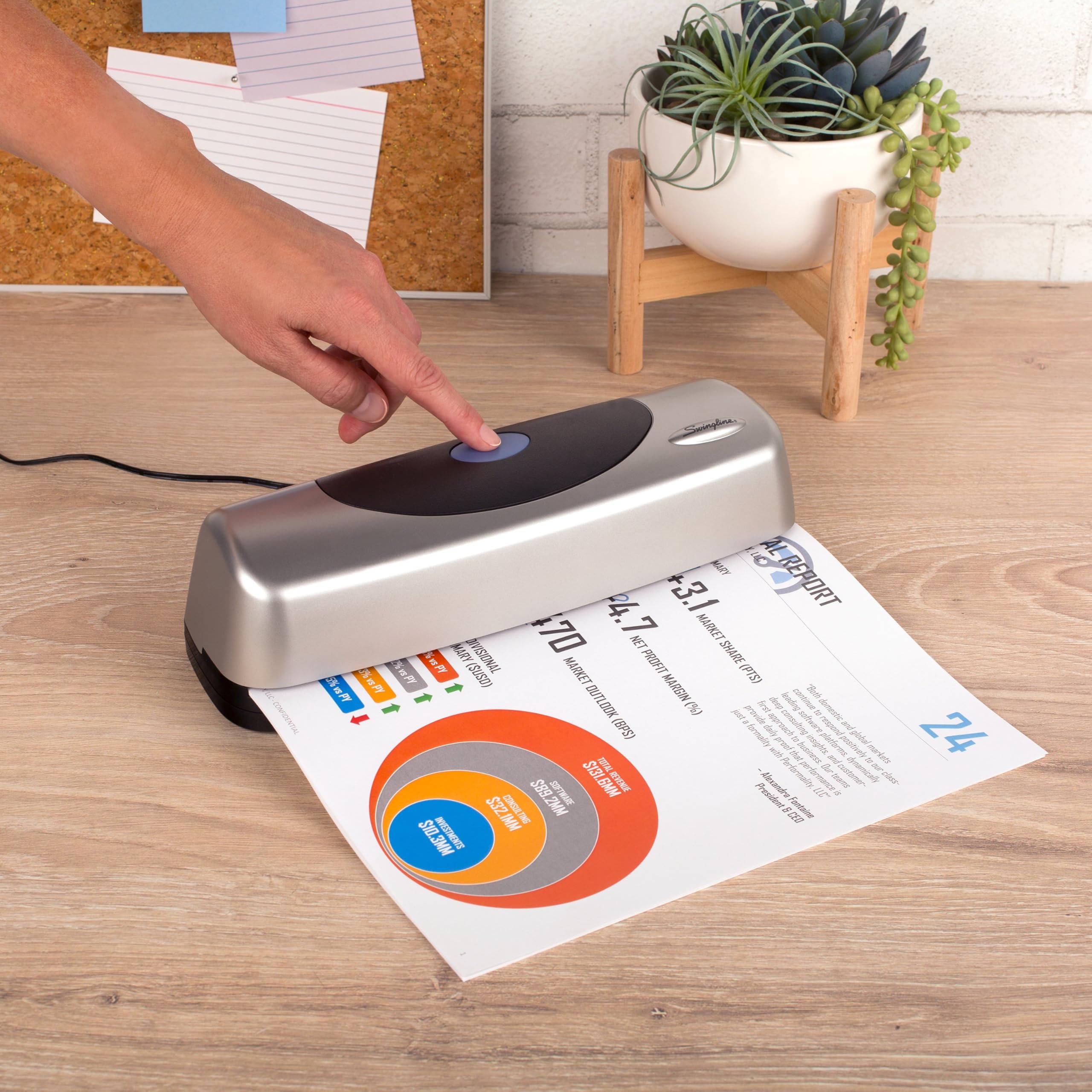 Swingline Elektrischer 3-Lochstanzer, Schreibtisch-Locher, 3 Ringe, Heimbürobedarf, tragbares Schreibtischzubehör, 15 Blatt Papierkapazität, Büro-Papierstanzer, Silber und Schwarz (74515)