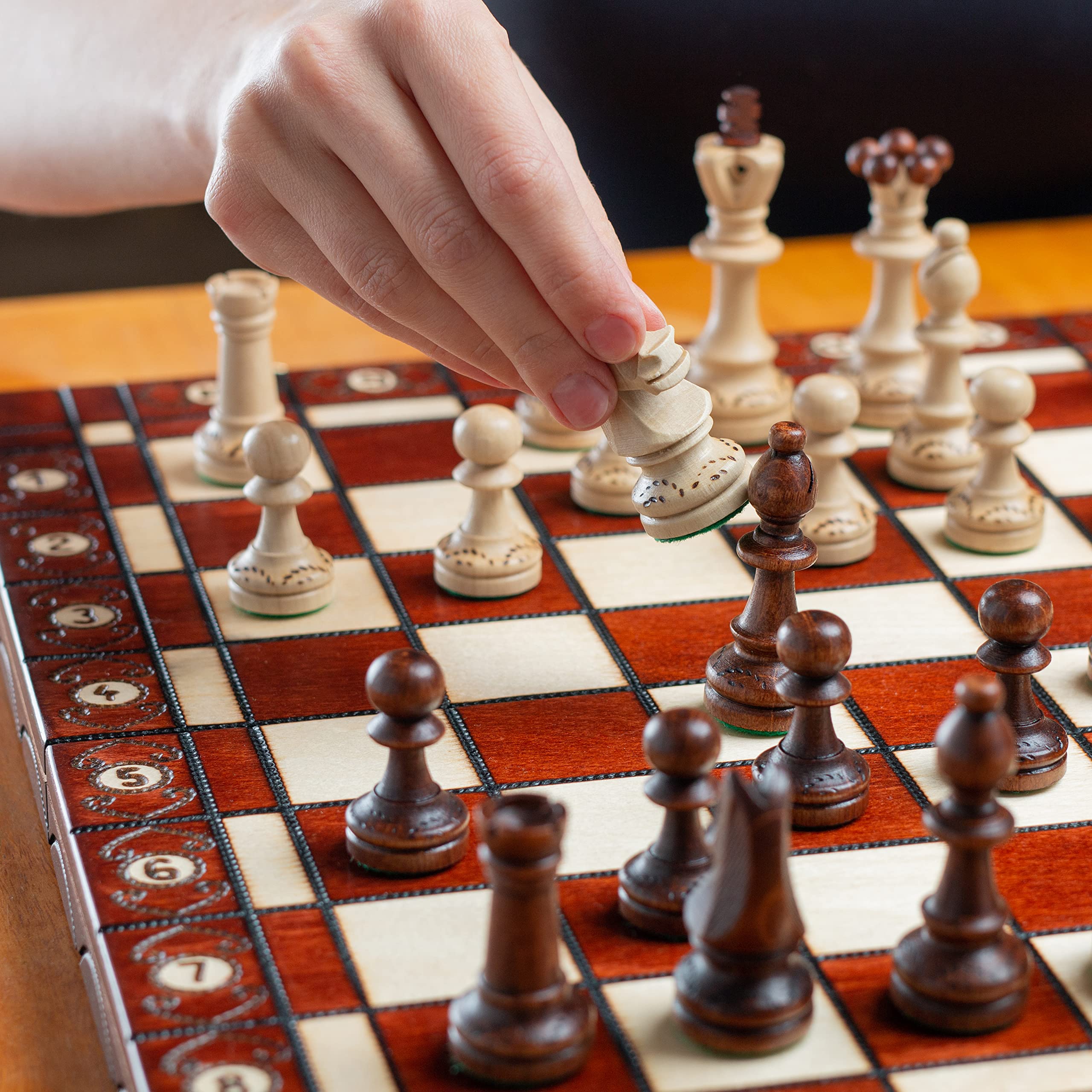 Master of Chess Scacchiera in Legno “SENATOR” 41 cm - Fatto a Mano Grandi Scacchiera Portatile - Set di Scacchi Pieghevoli per Bambini e Adulti - Ornamenti Bruciati