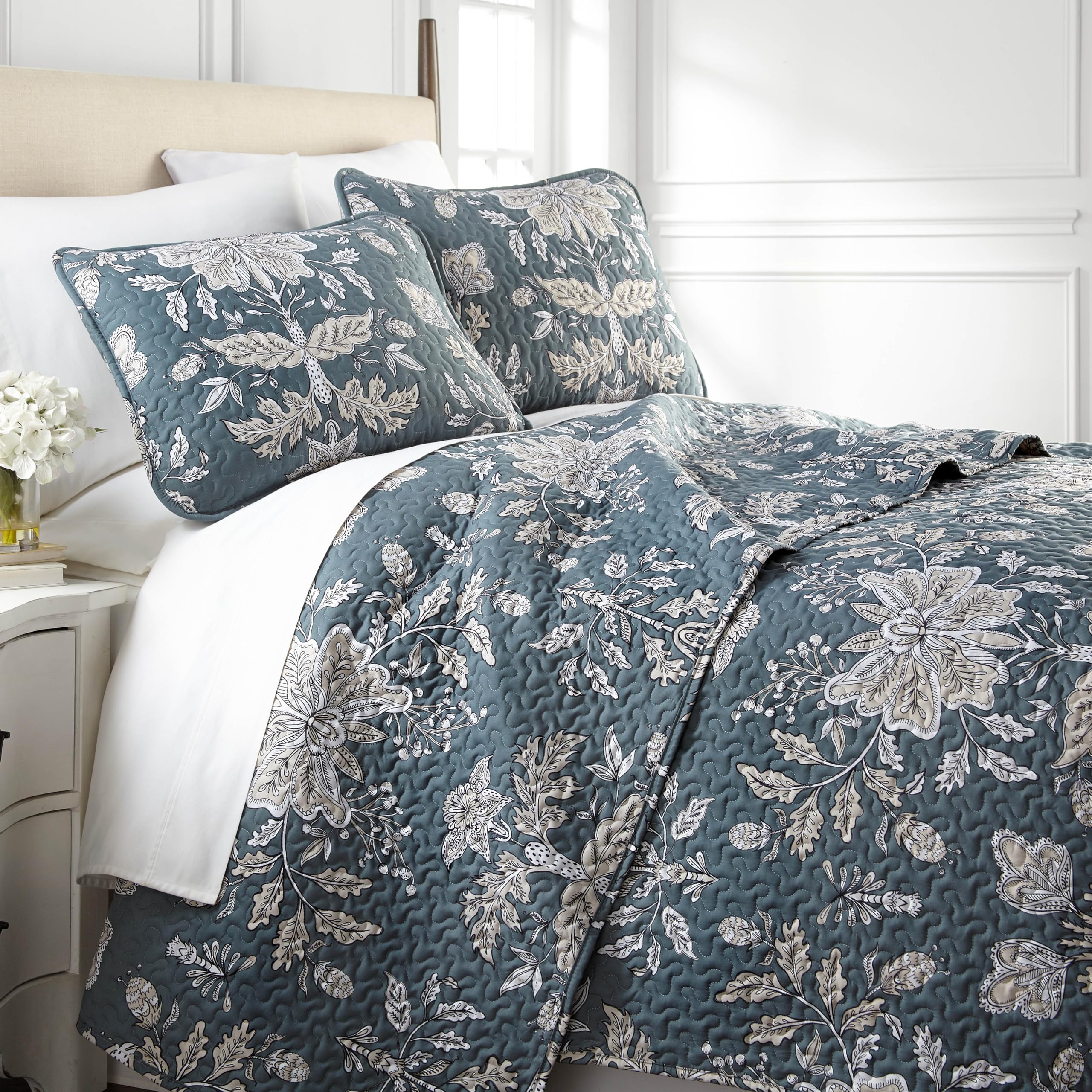 Southshore Fine Living, Inc. Extra Wide King Quilt Bedding Set, Vintage Garden Floral Coverlet Set, Soft Bedspread with 2 Quilted Pillow Shams, All