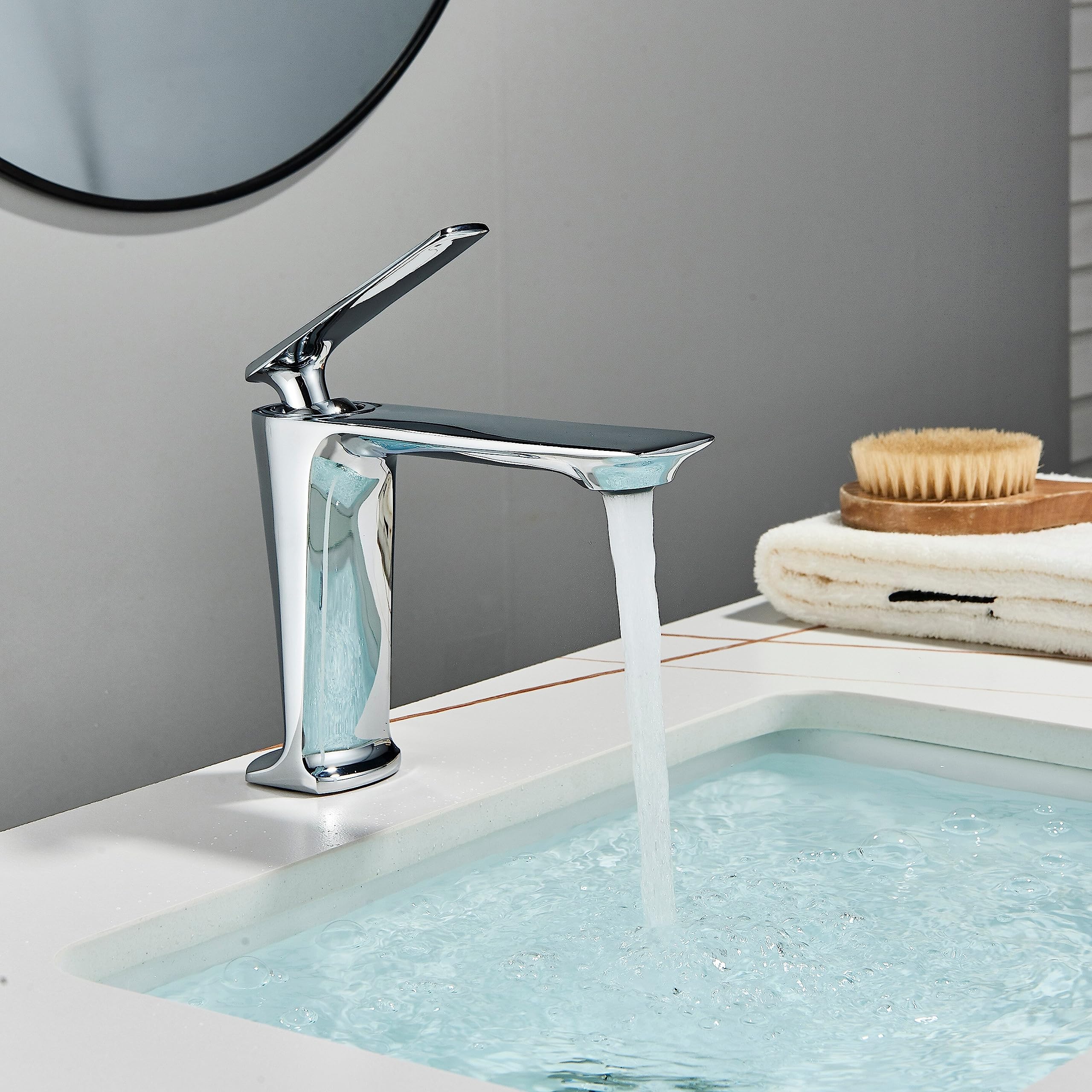 Mitigeur de salle de bain chromé court robinet de vanité eau chaude et froide en laiton
