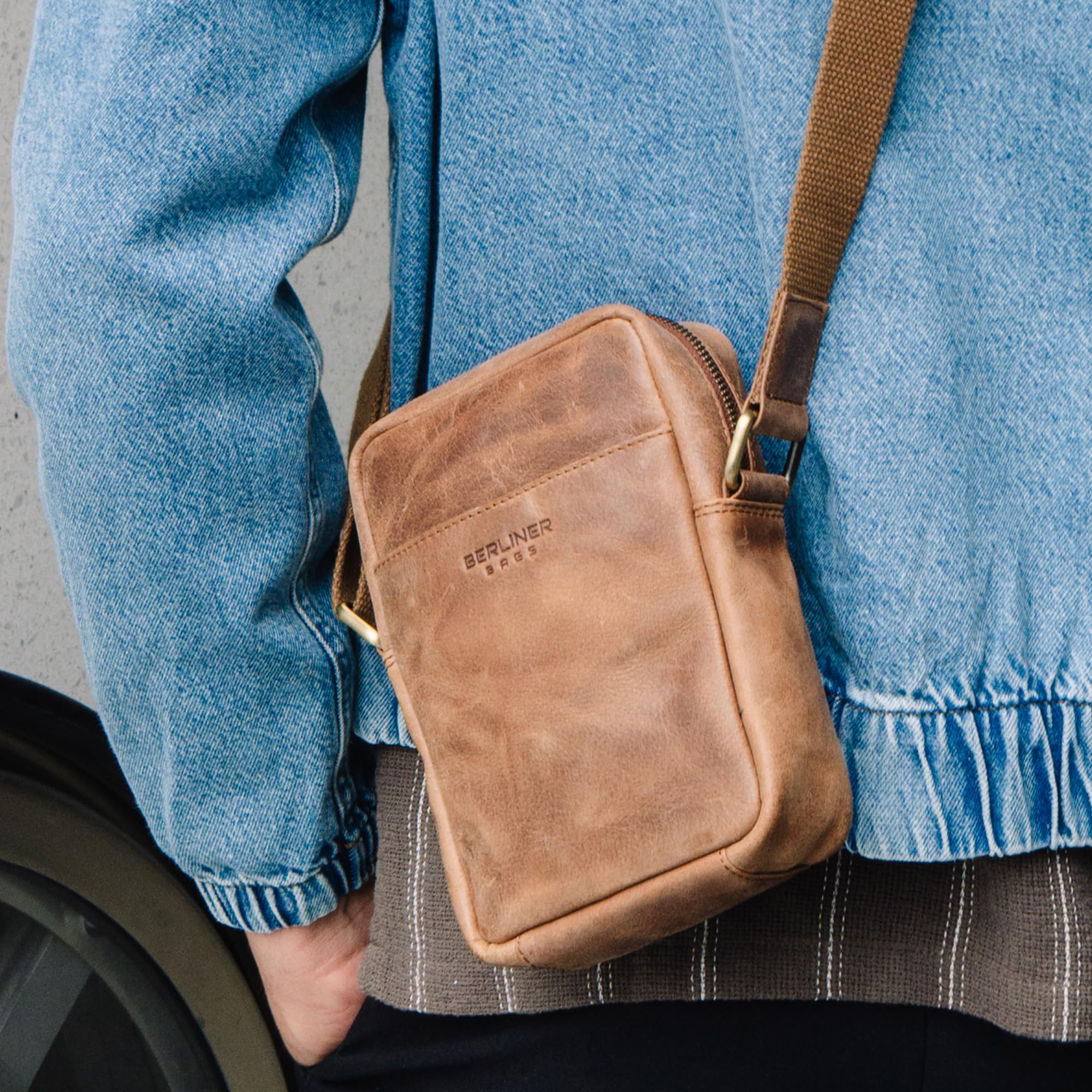 Berliner Bags Borsa a Tracolla Tom in Vera Pelle, Formato Compatto per Uso Quotidiano e Viaggi, Uomo