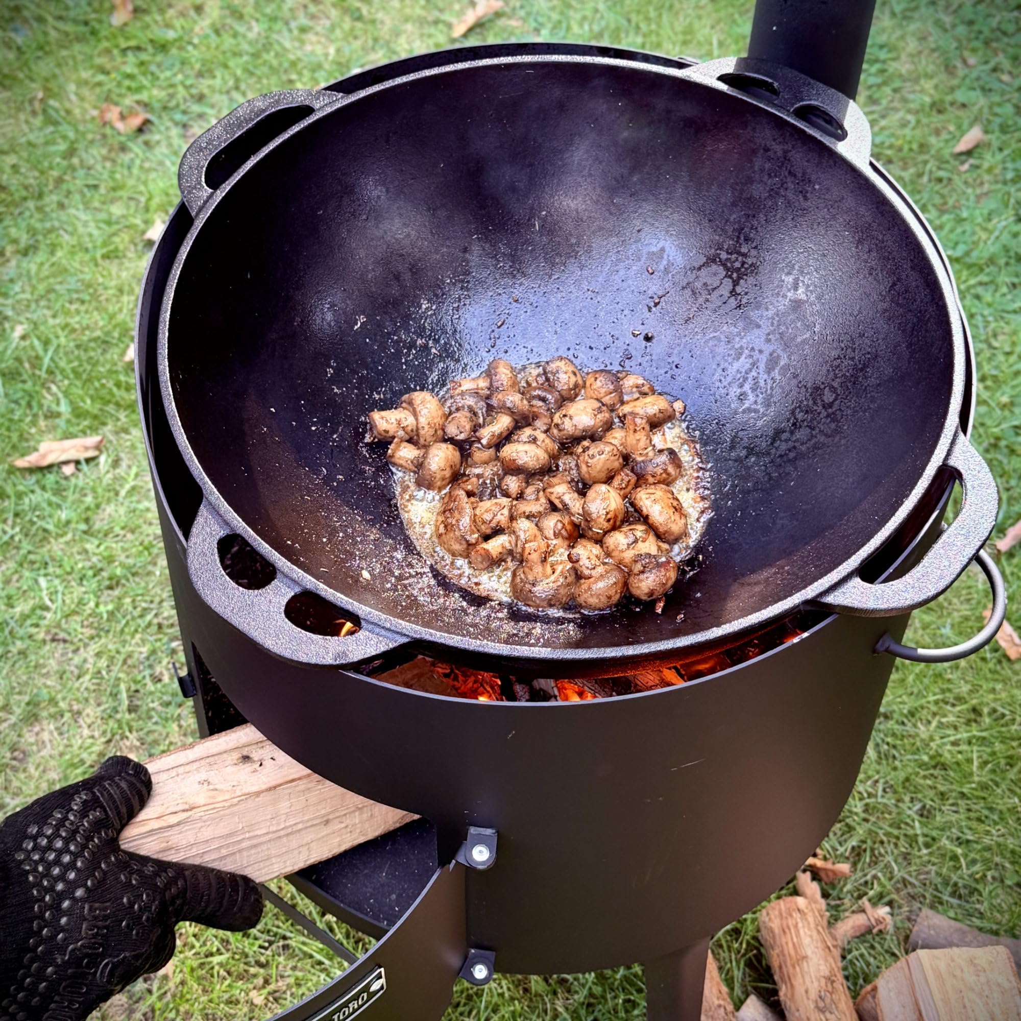 BBQ-Toro Żeliwny kazan z piecem kazanowym Ø 44 cm | 19 l garnek żeliwny z pokrywką, garnek żeliwny | kociołek na gulasz, piec na zewnątrz, piec do ognia, piec jednogarnkowy, palenisko, kuchnia na